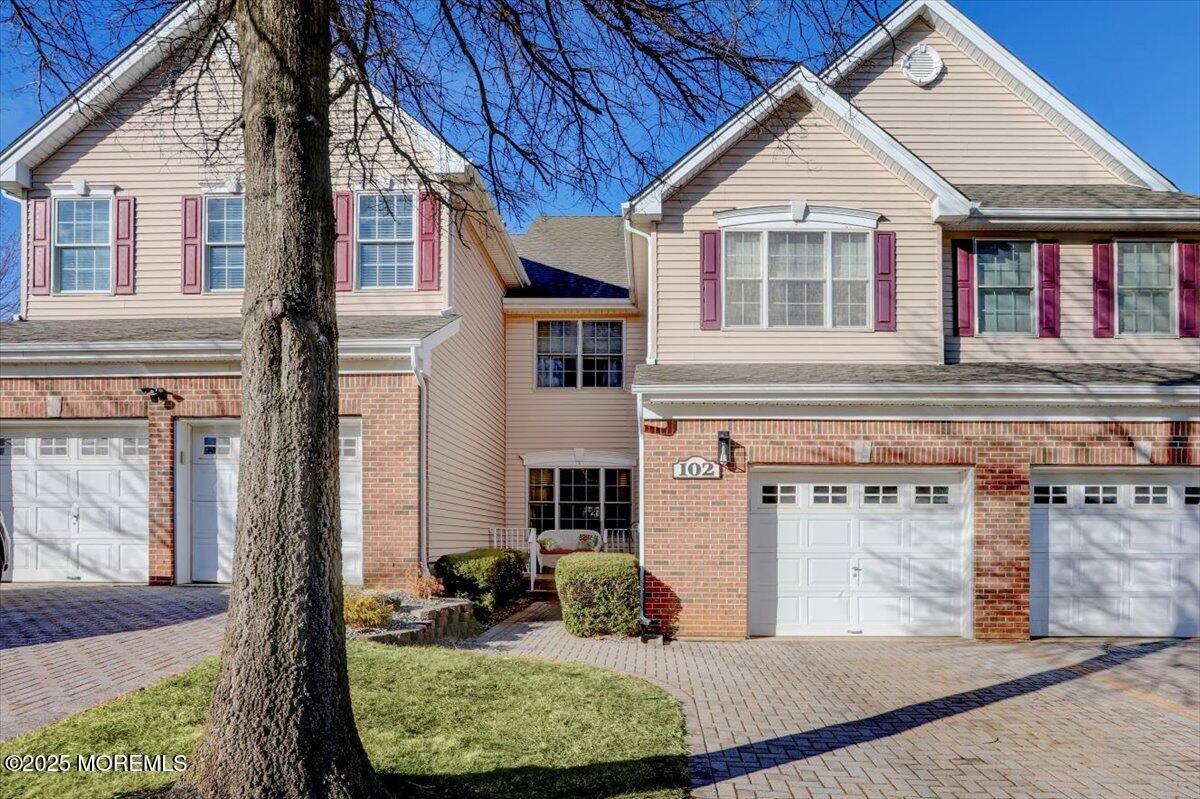 102 Whitlock Ct, Manalapan, NJ 07726