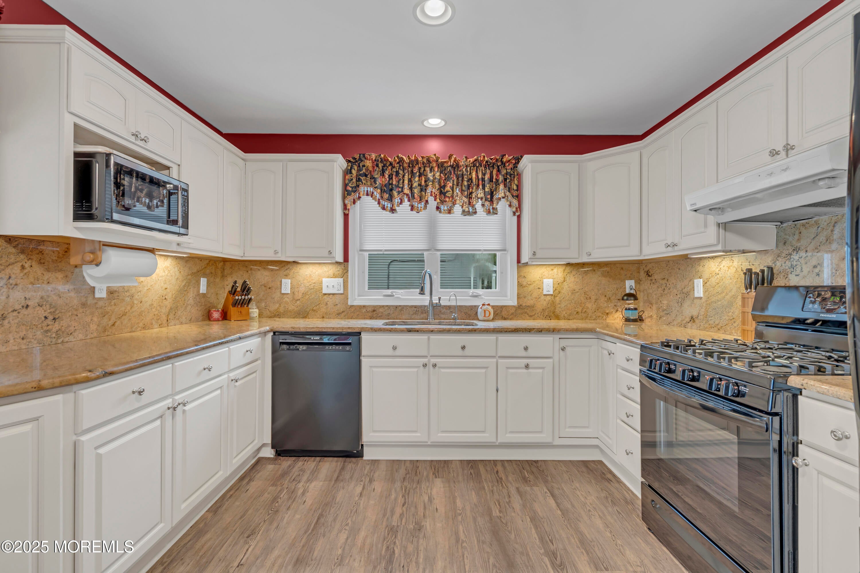 818 Arthur Dr, Red Bank, NJ 07701 photo