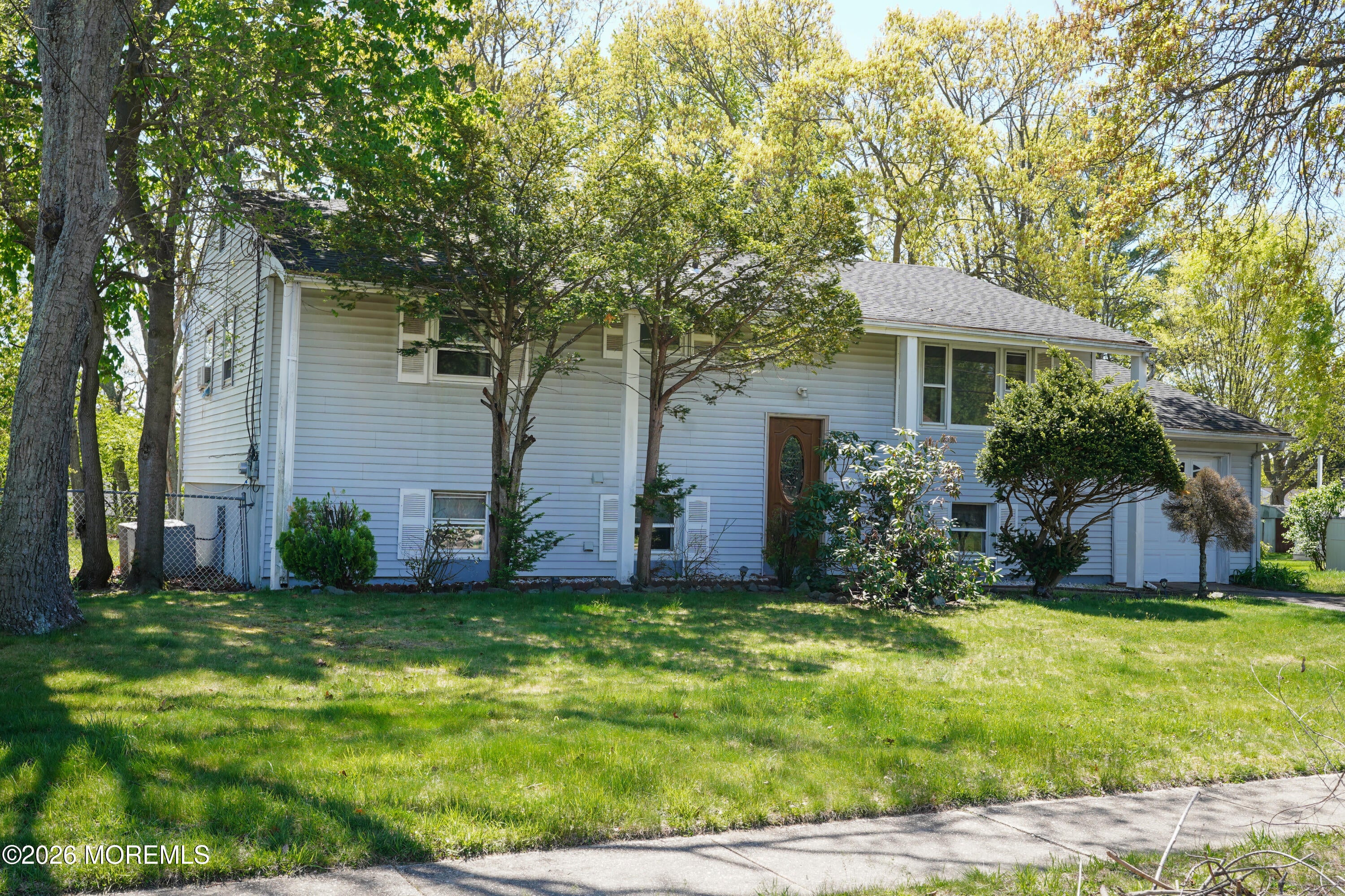 9 Newport Dr, Howell, NJ 07731
