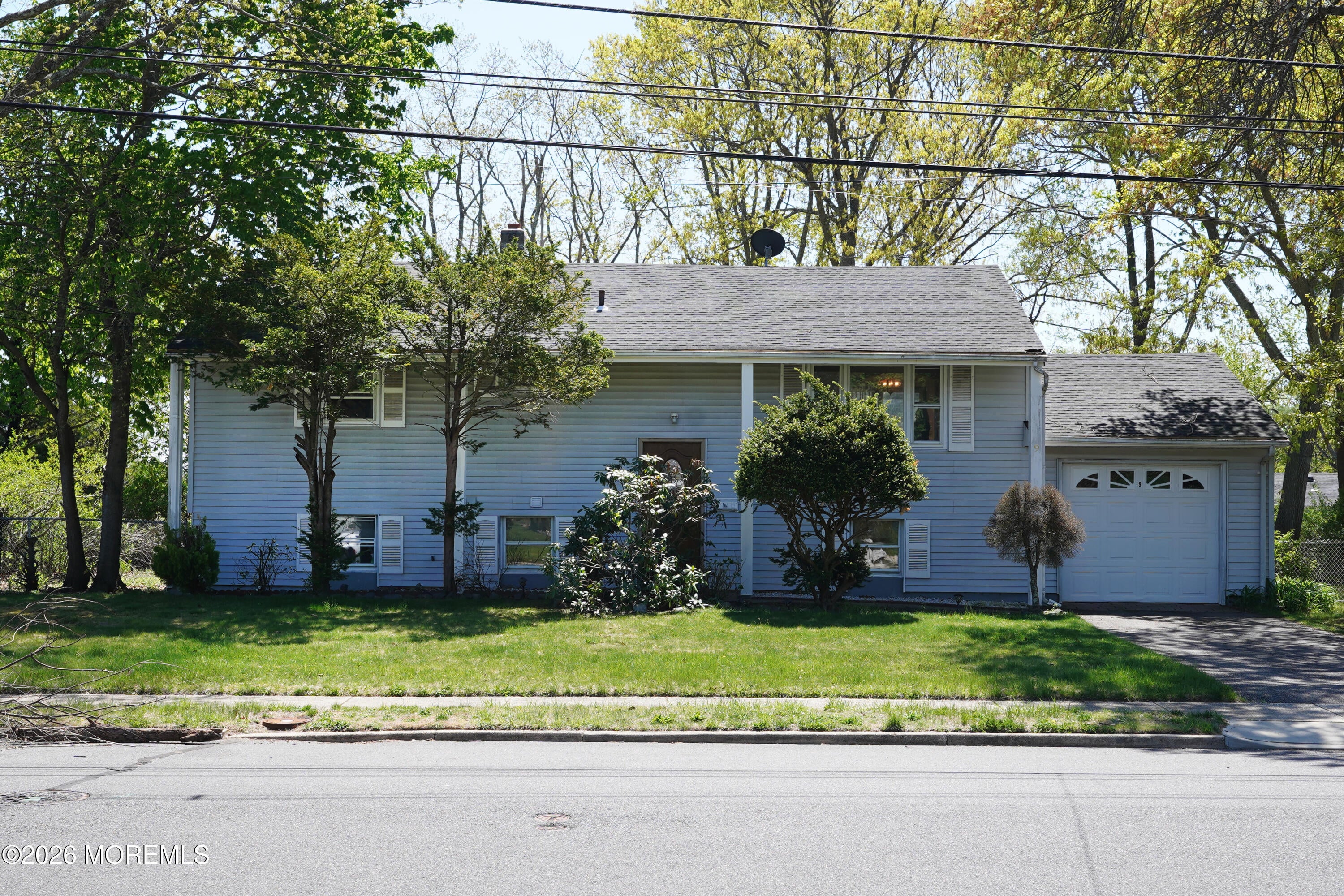 9 Newport Dr, Howell, NJ 07731 photo