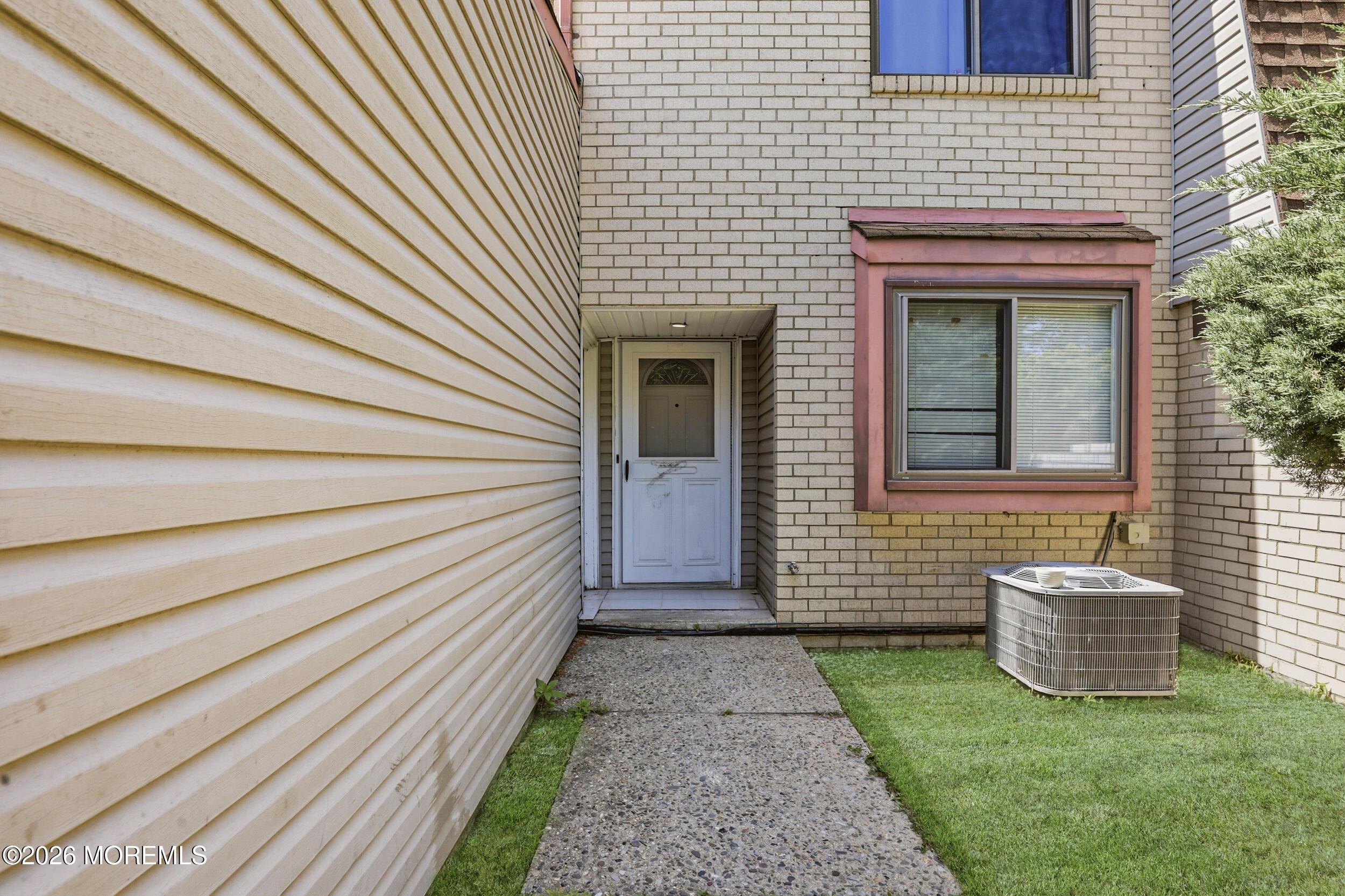 16 Woodlake Dr, Lakewood, NJ 08701