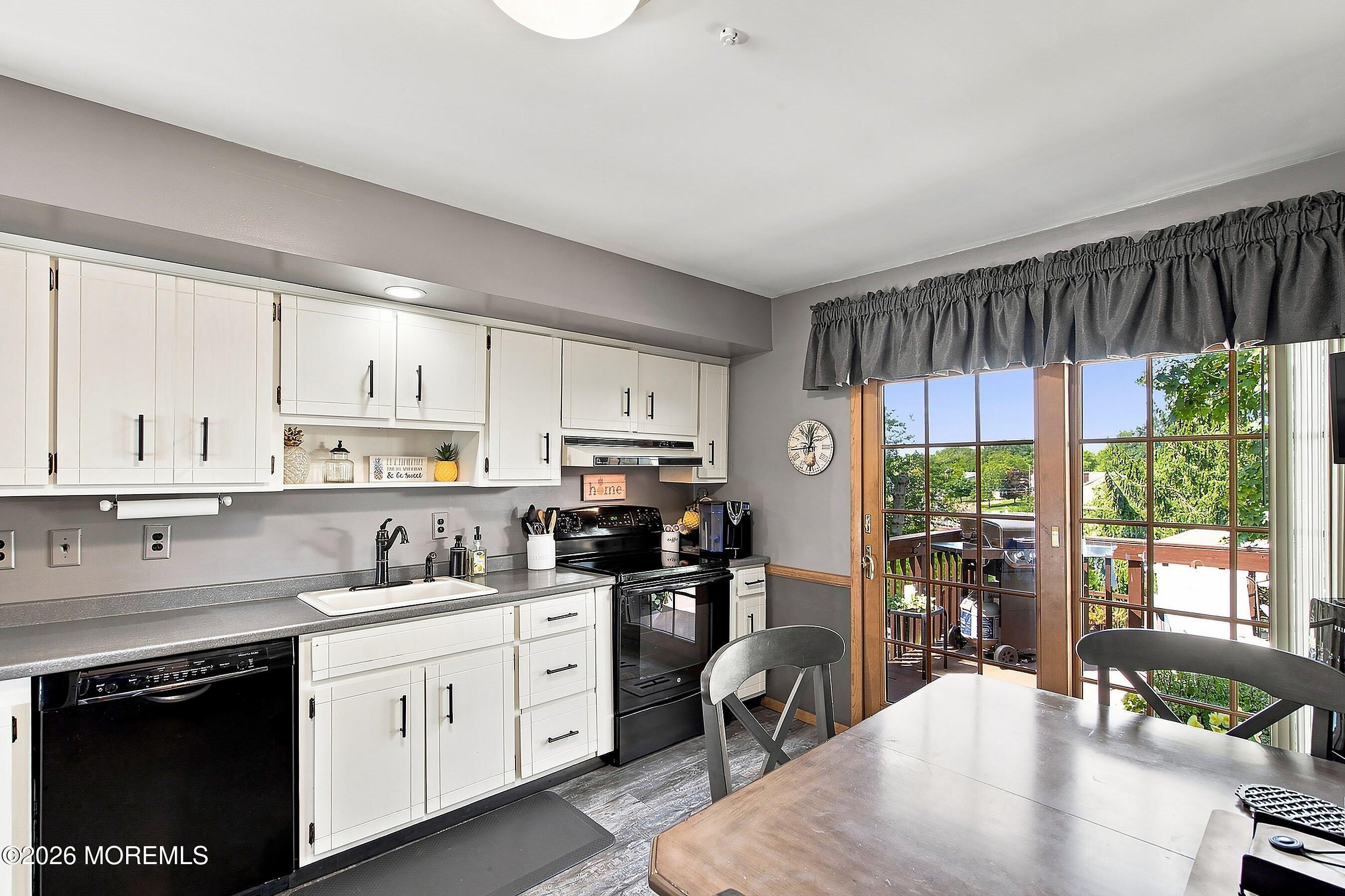 3 Masada Ct, Toms River, NJ 08753 photo
