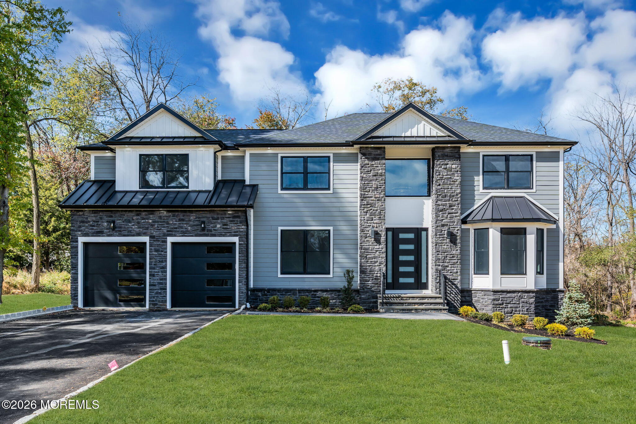 154 Sweetmans Ln, Manalapan, NJ 07726
