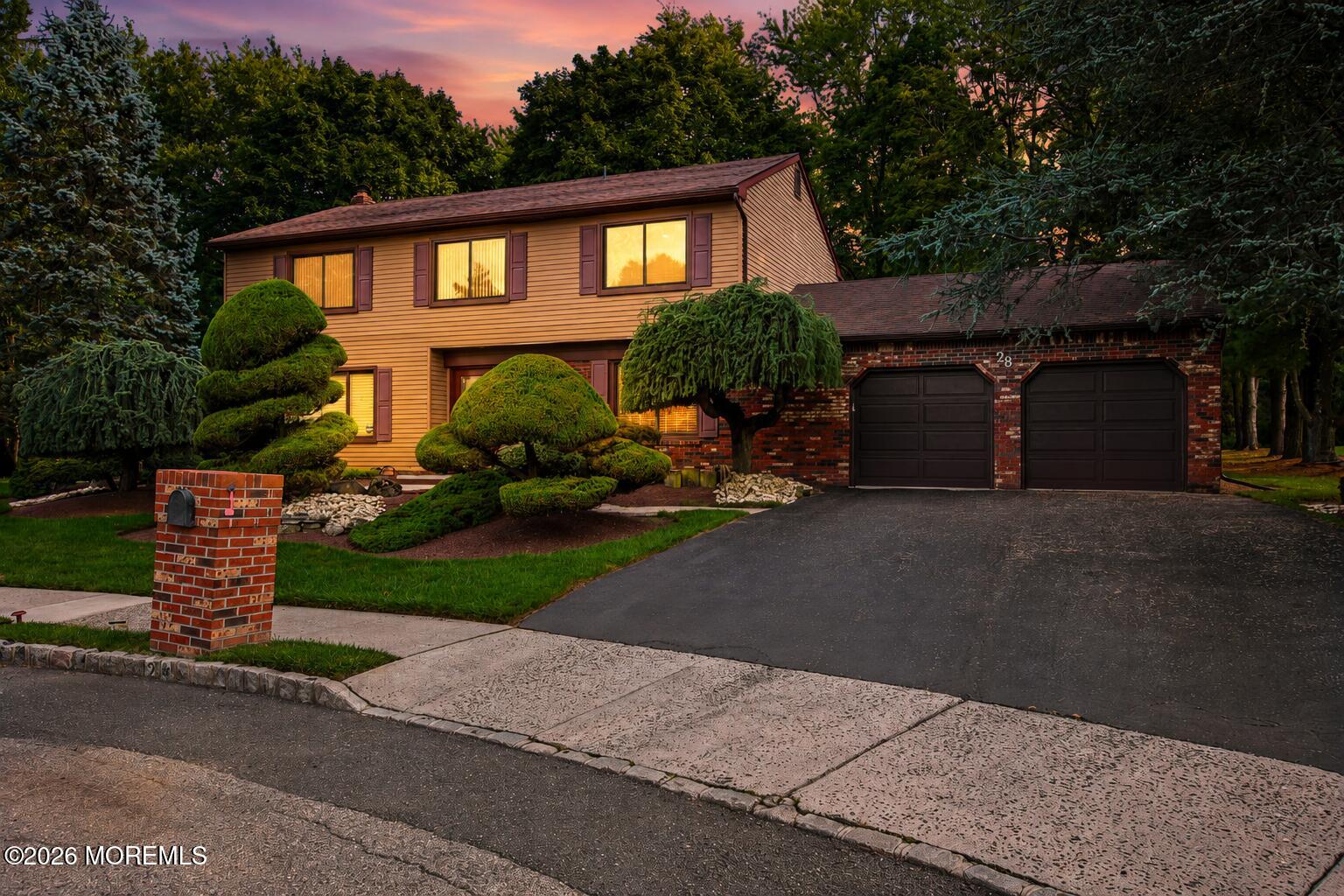 28 Buttonwood Dr, Marlboro, NJ 07746