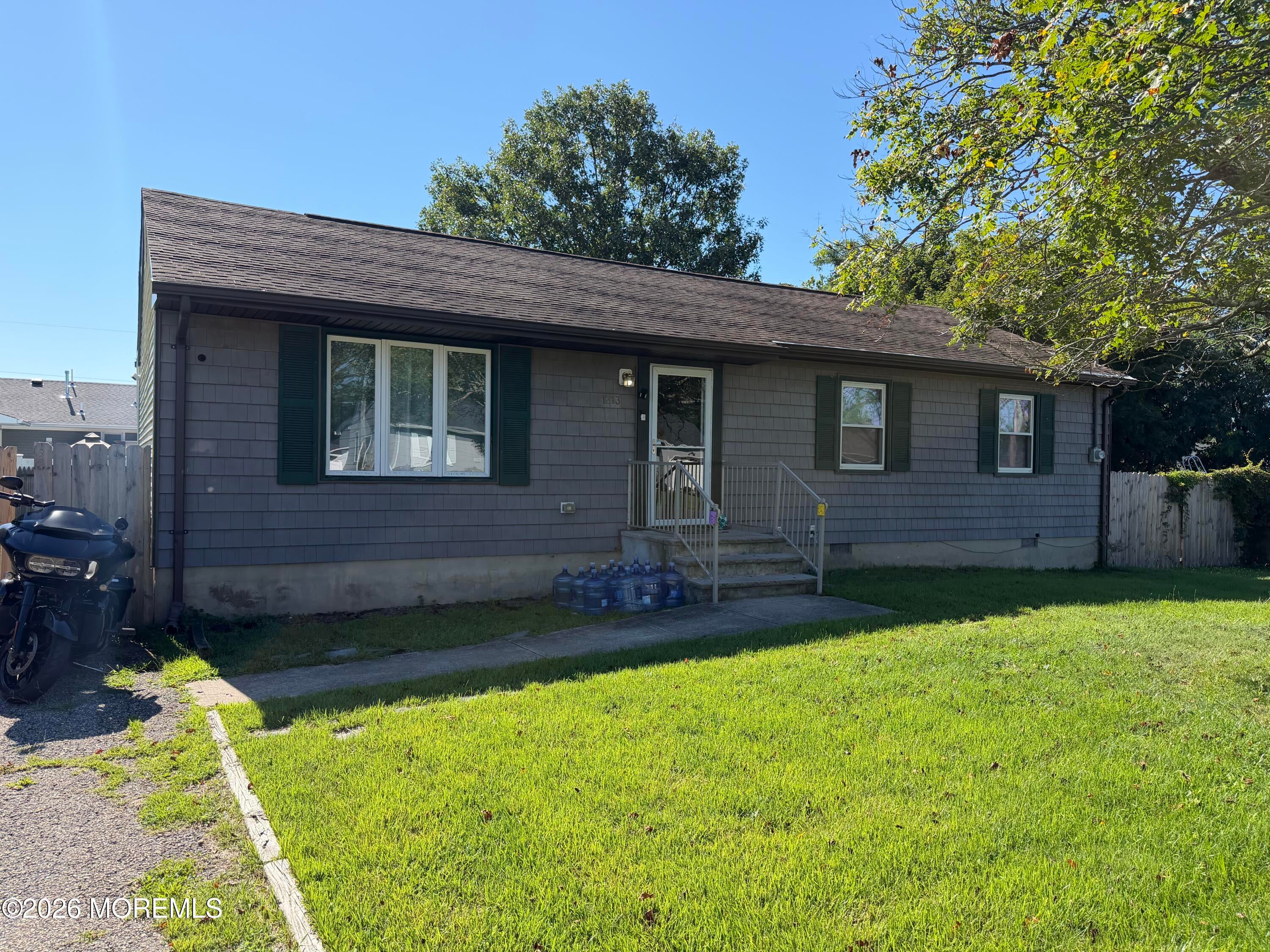 1213 Cable Ave, Beachwood, NJ 08722