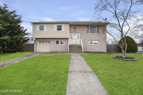 Single Family Residence in Toms River NJ 546 George Road.jpg