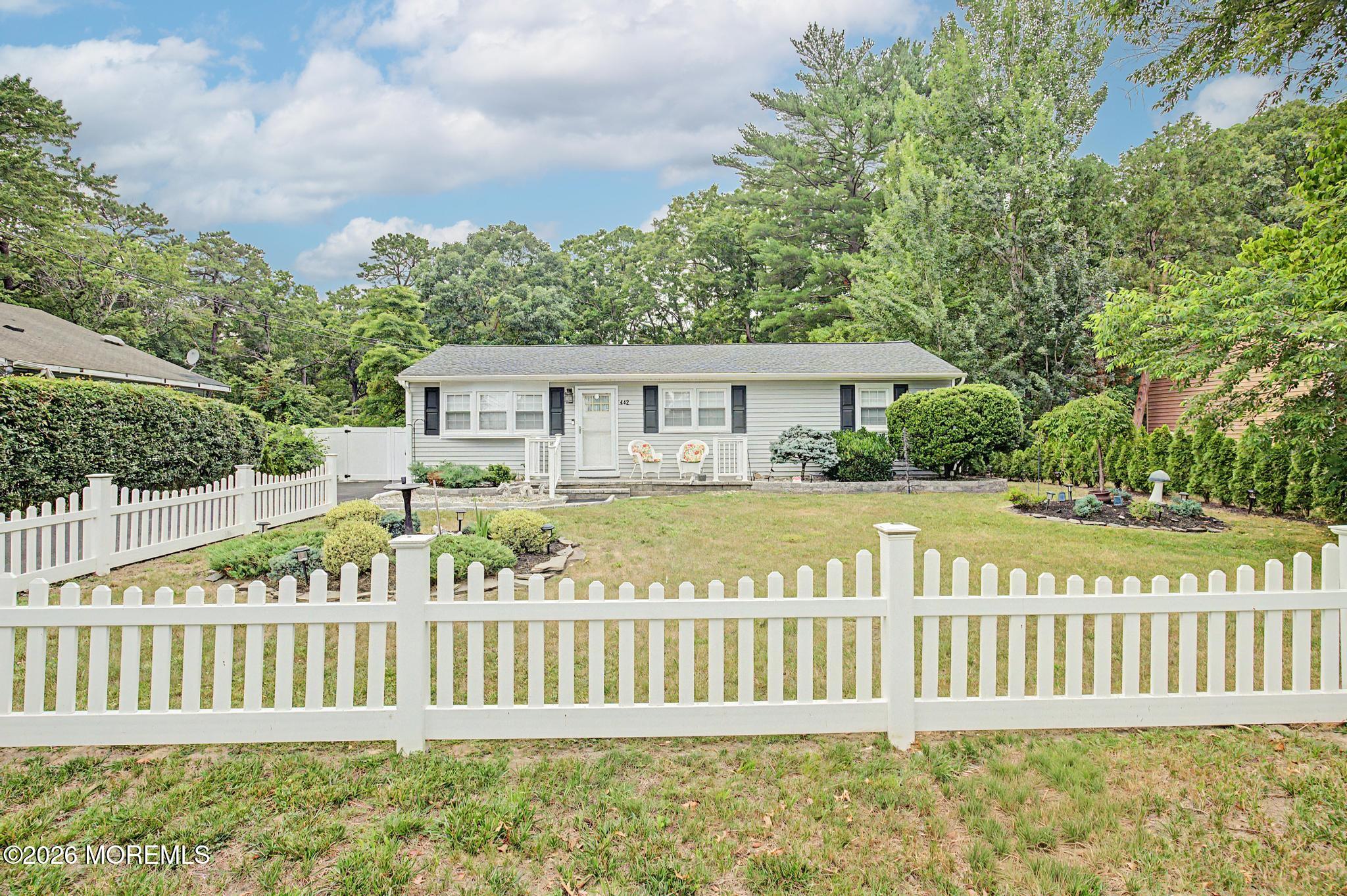 442 Irving Pl, Toms River, NJ 08755 photo