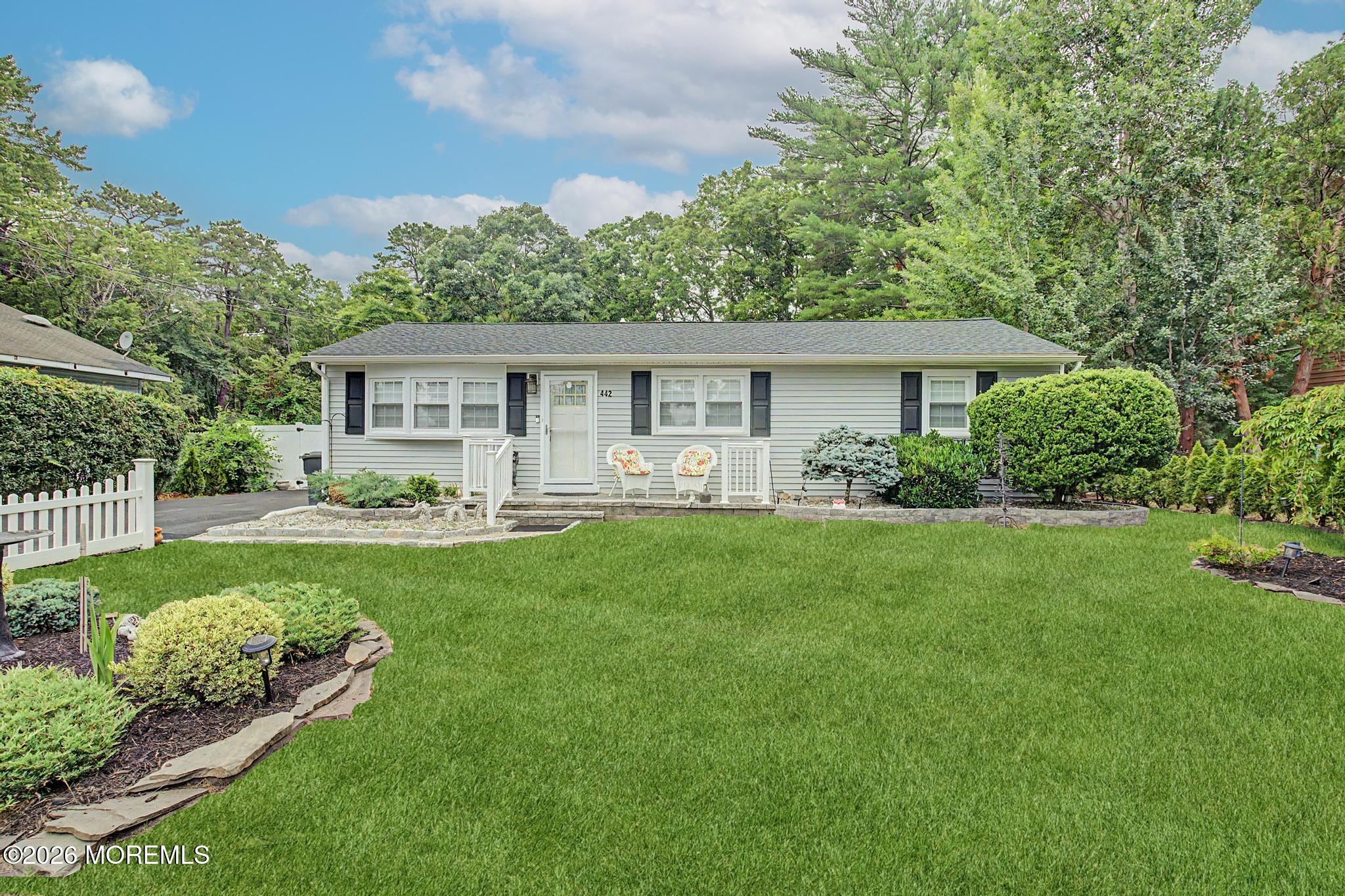 442 Irving Pl, Toms River, NJ 08755 photo