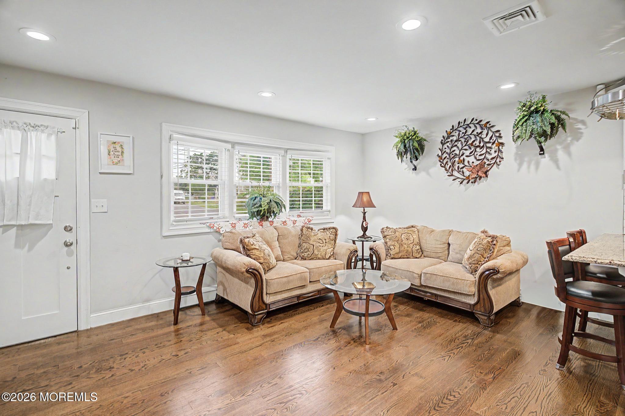 442 Irving Pl, Toms River, NJ 08755 photo