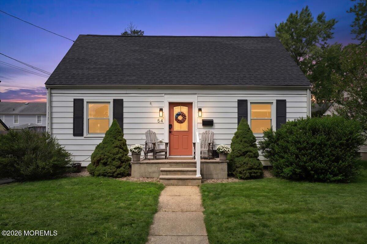 54 Chingarora Ave, Keyport, NJ 07735