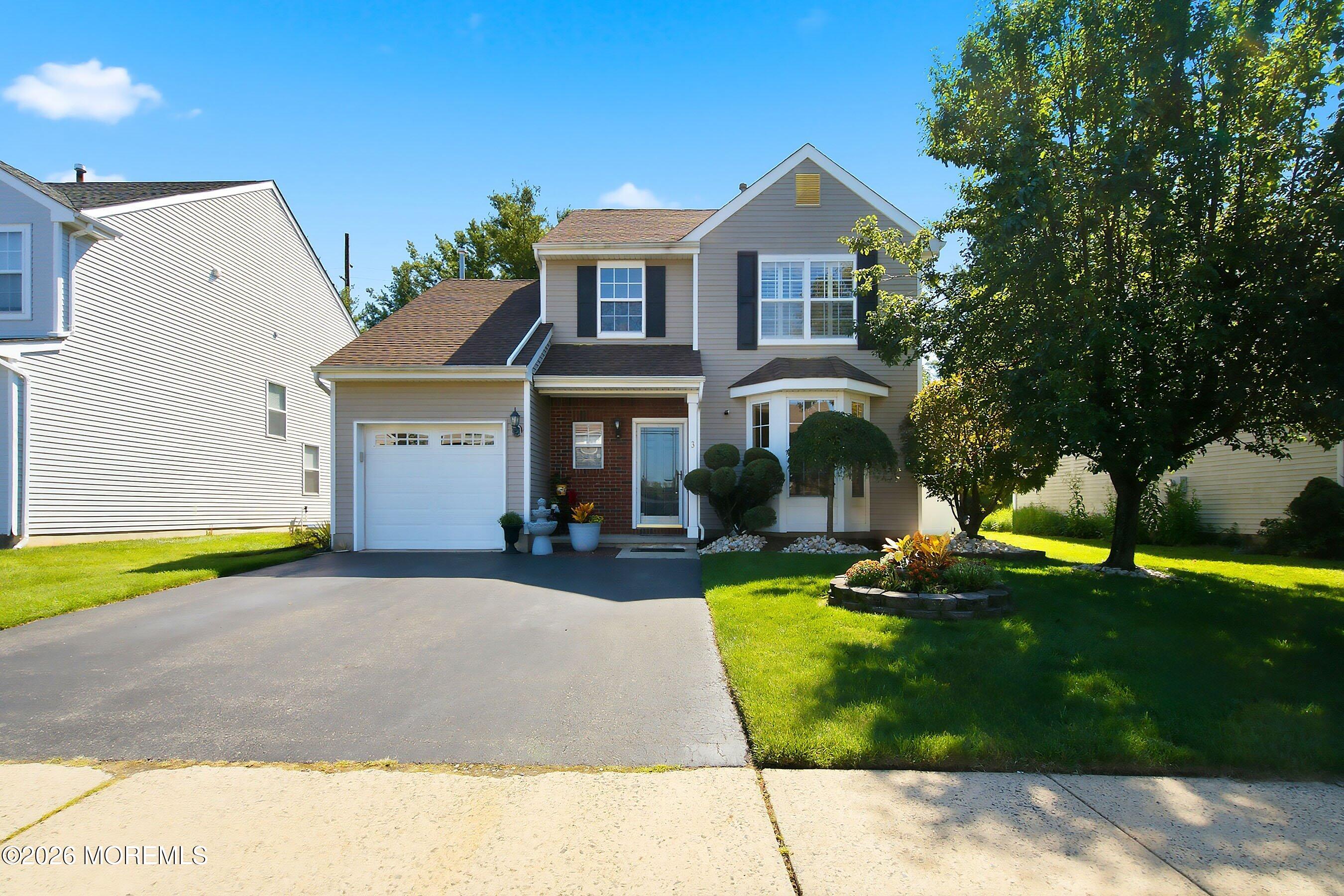 3 Skyline Dr, Hazlet, NJ 07730