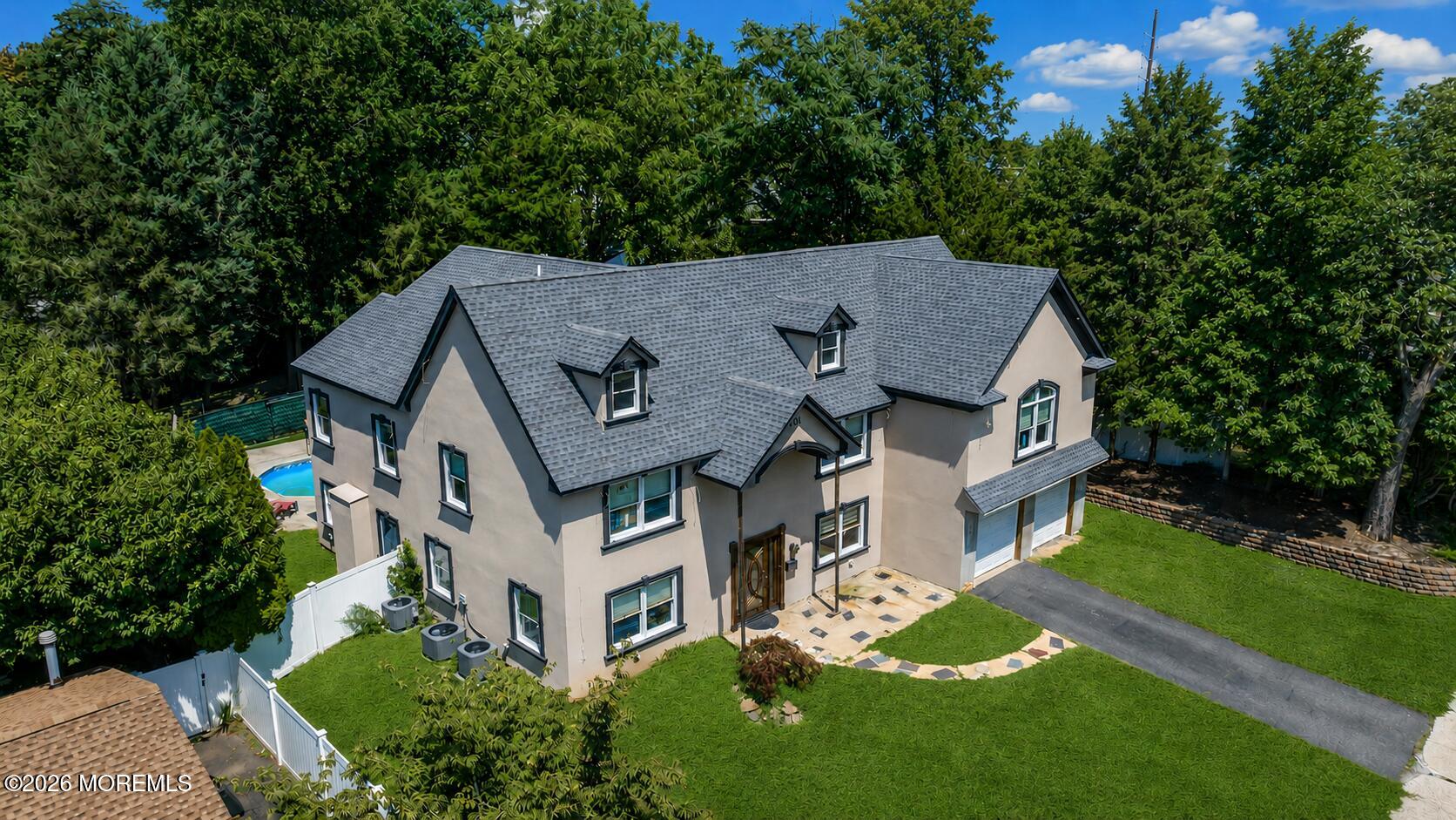 101 Oxford Ln, Aberdeen, NJ 07747
