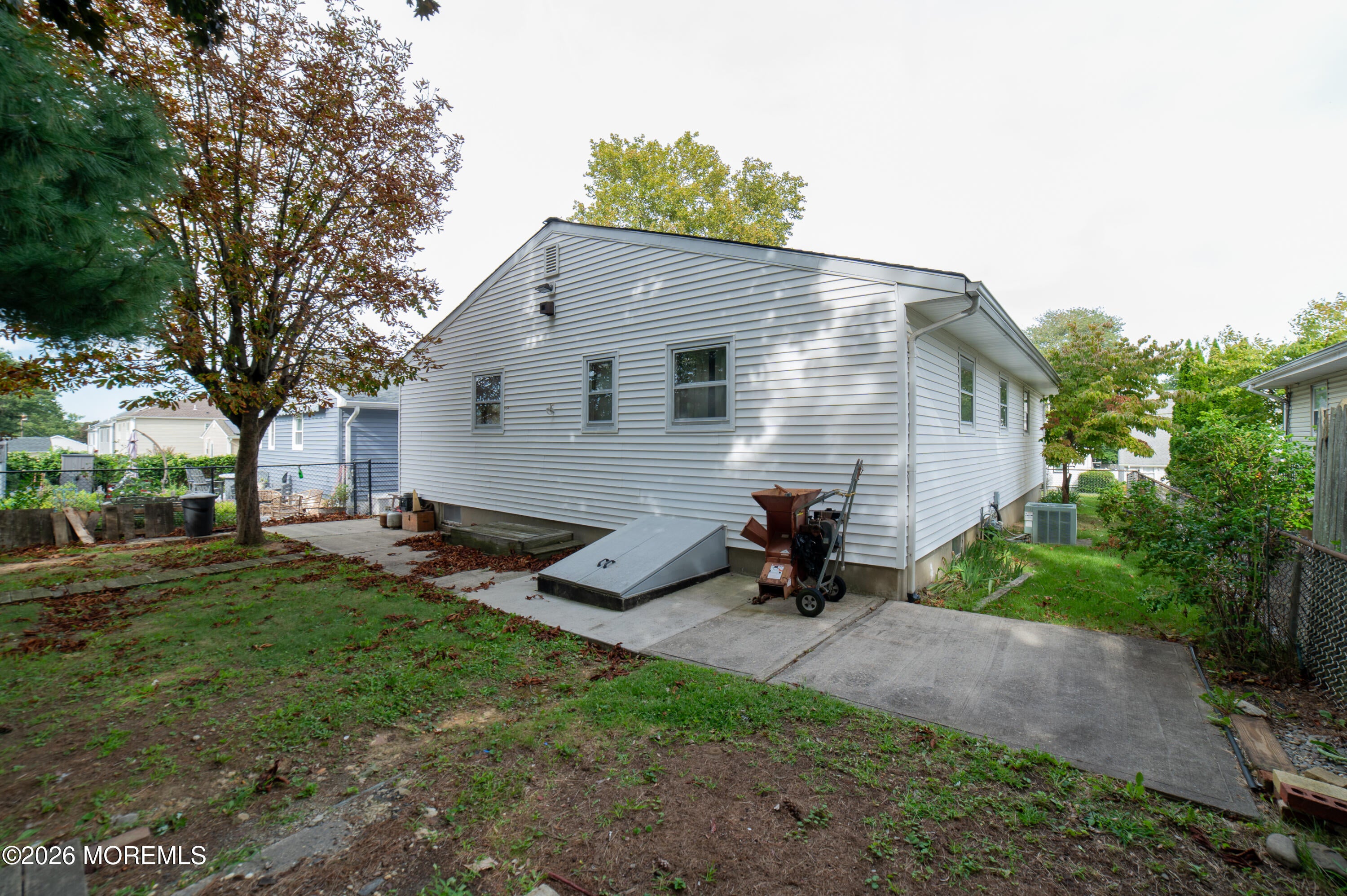 331 Sherwood Dr, Cliffwood Beach, NJ 07735 photo