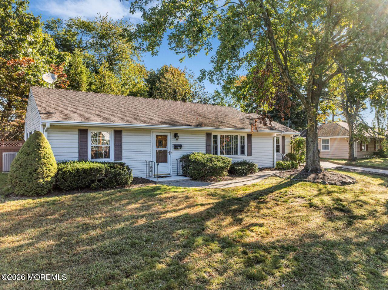 484 Apple Valley Dr, Belford, NJ 07718 photo