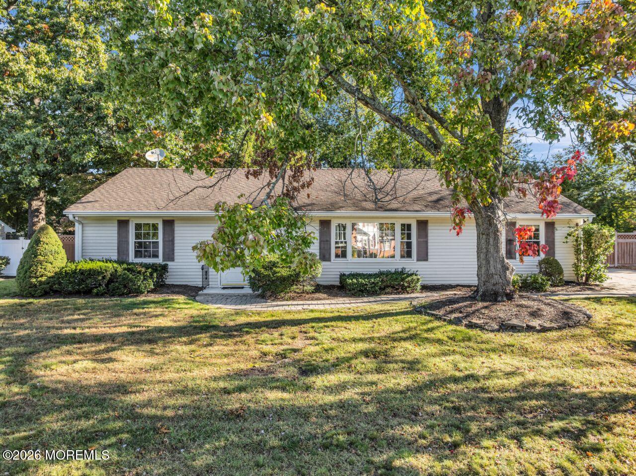 484 Apple Valley Dr, Belford, NJ 07718