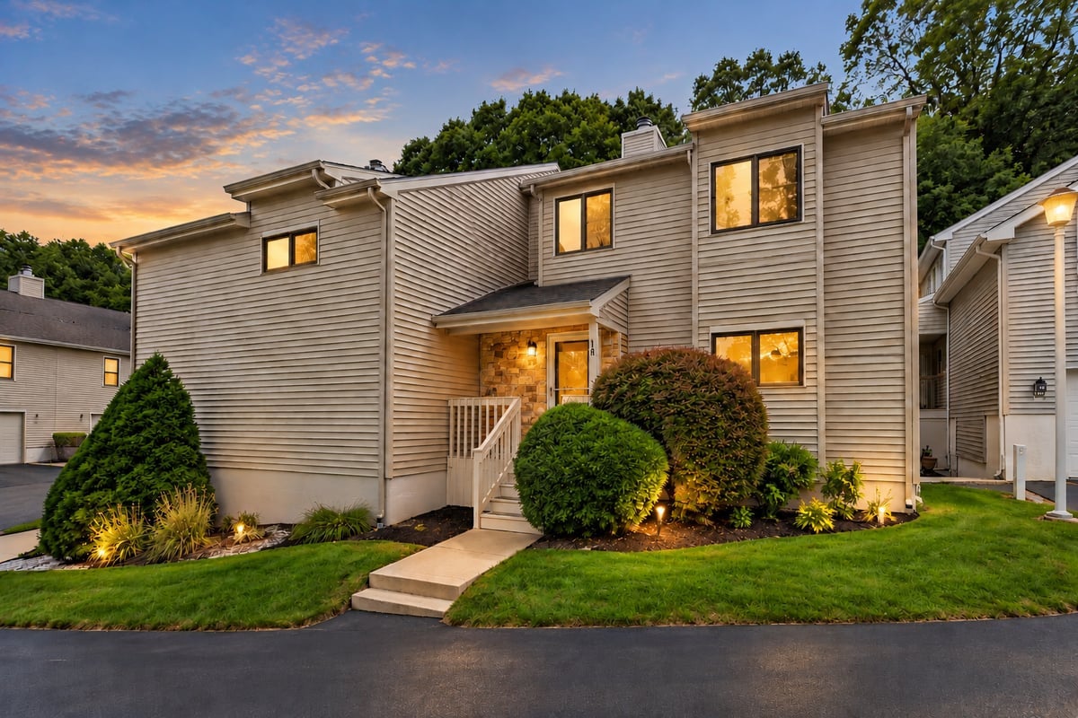 18 Oxford Ln, Middletown, NJ 07748