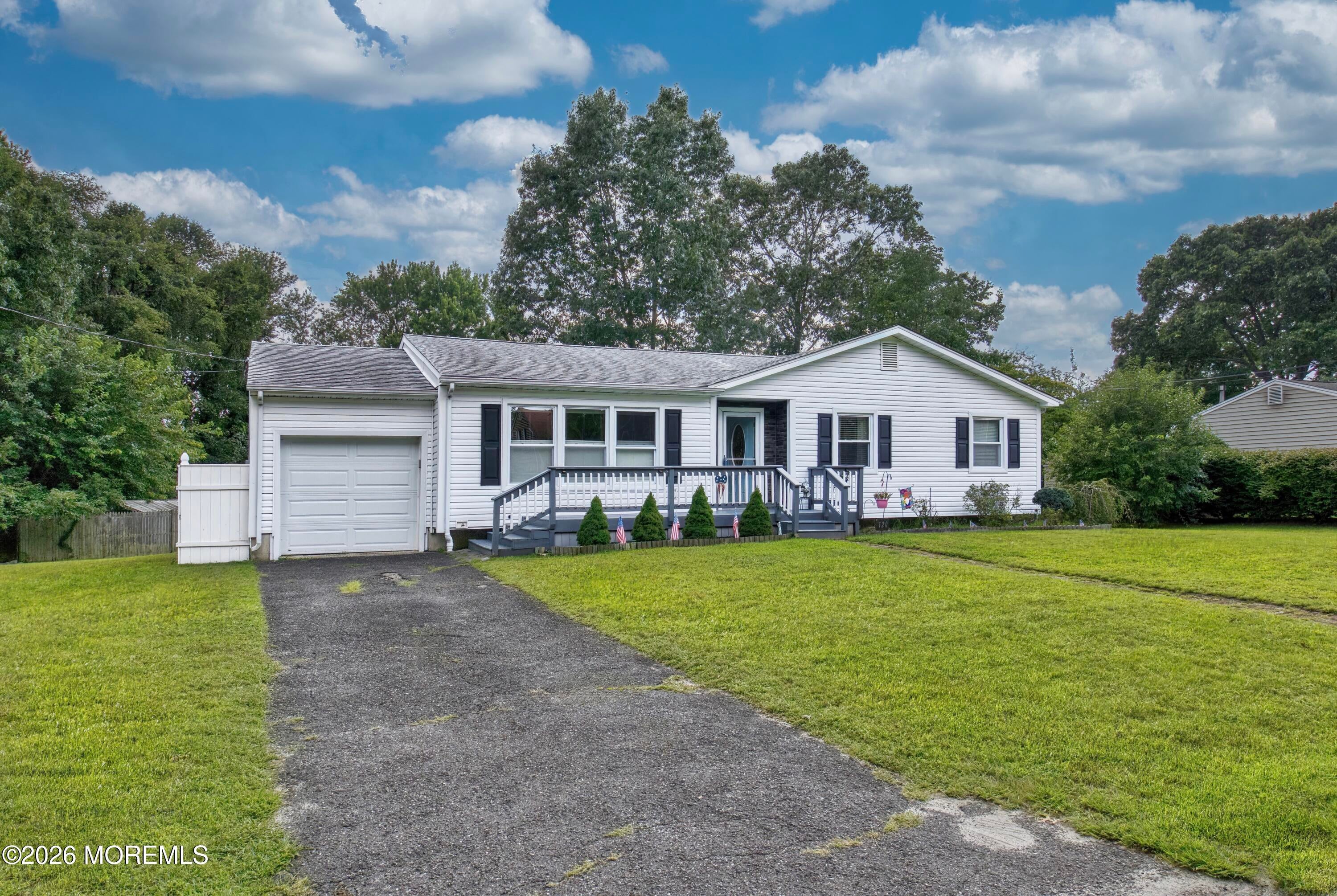 120 Algonquin Trl, Brick, NJ 08724 photo