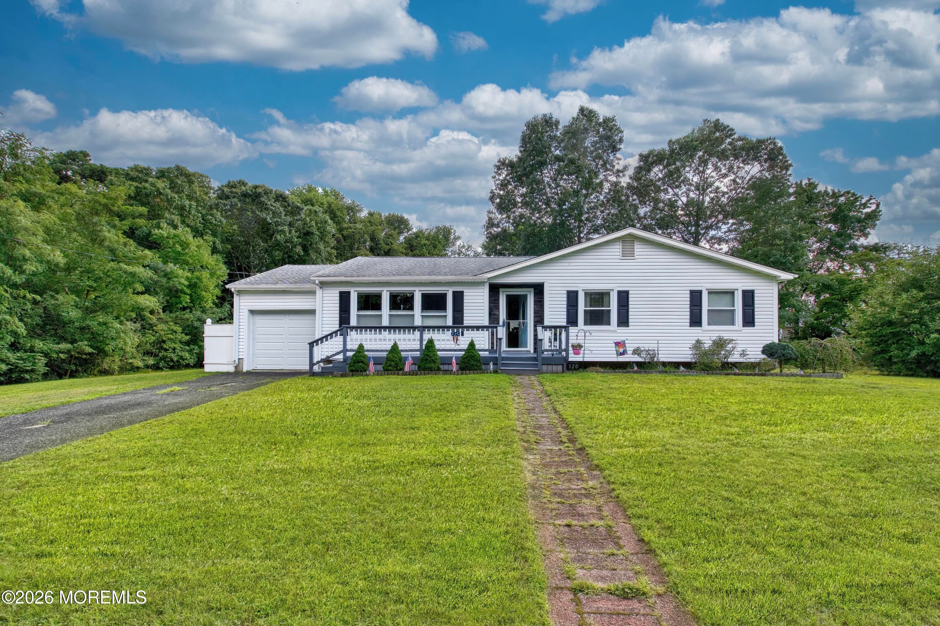 120 Algonquin Trl, Brick, NJ 08724 photo