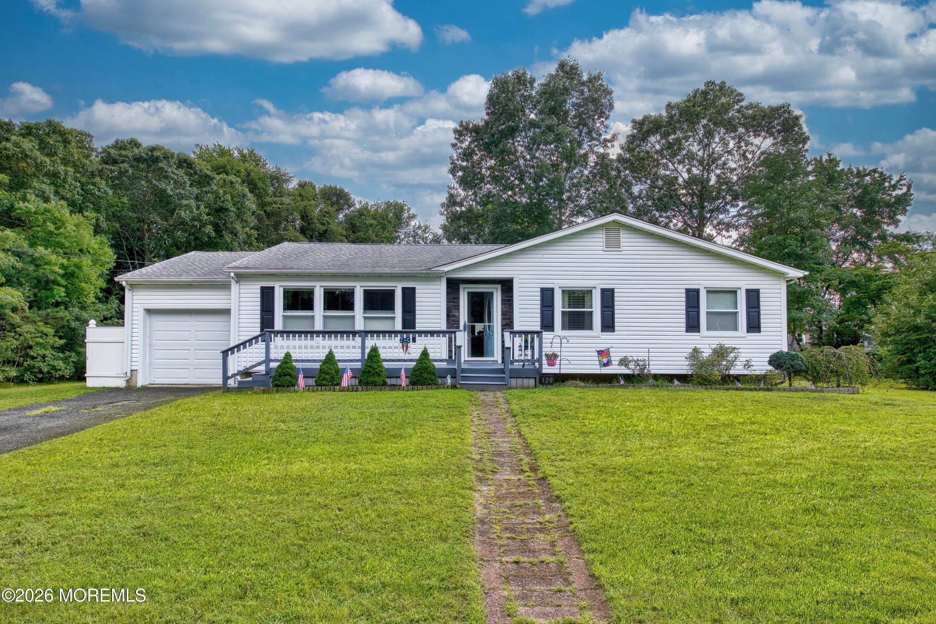 120 Algonquin Trl, Brick, NJ 08724 photo