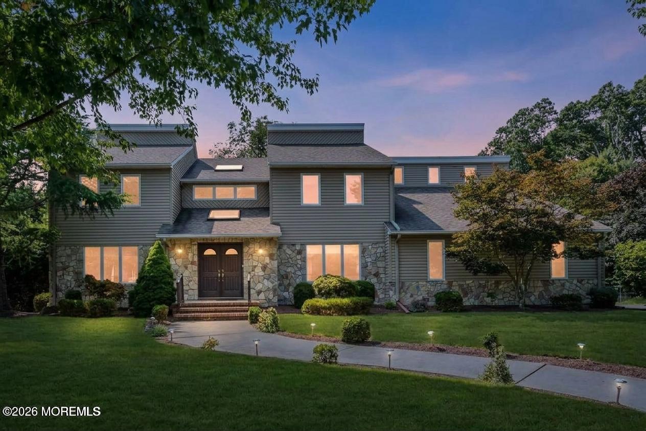 15 Oxford Dr, Ocean Twp, NJ 07712
