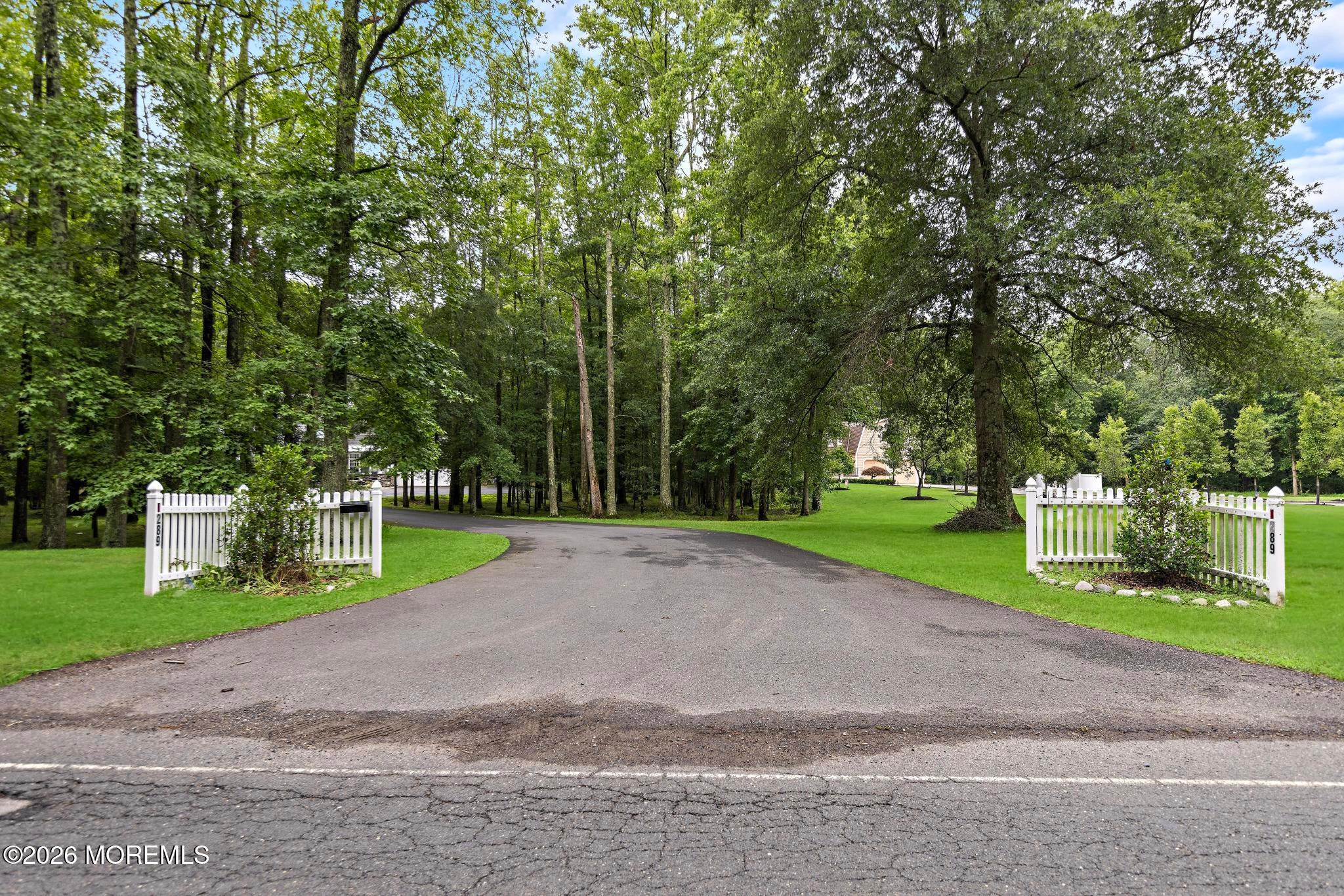289 Cranberry Rd, Farmingdale, NJ 07727 photo