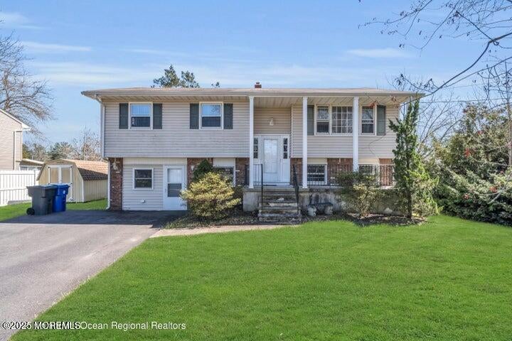 815 Royal Ln, Toms River, NJ 08753