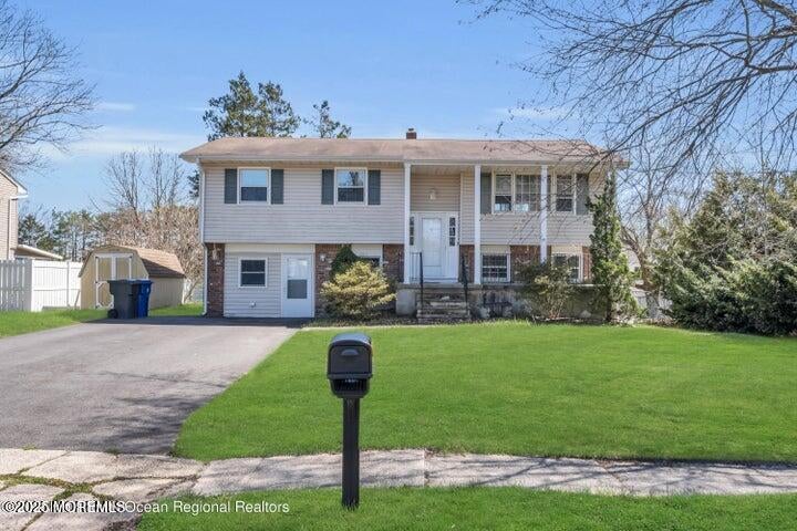 815 Royal Ln, Toms River, NJ 08753 photo