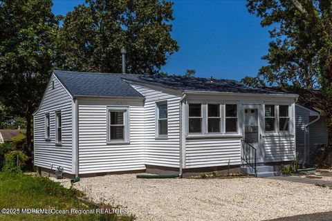 Single Family Residence in Toms River NJ 1968 South Street.jpg
