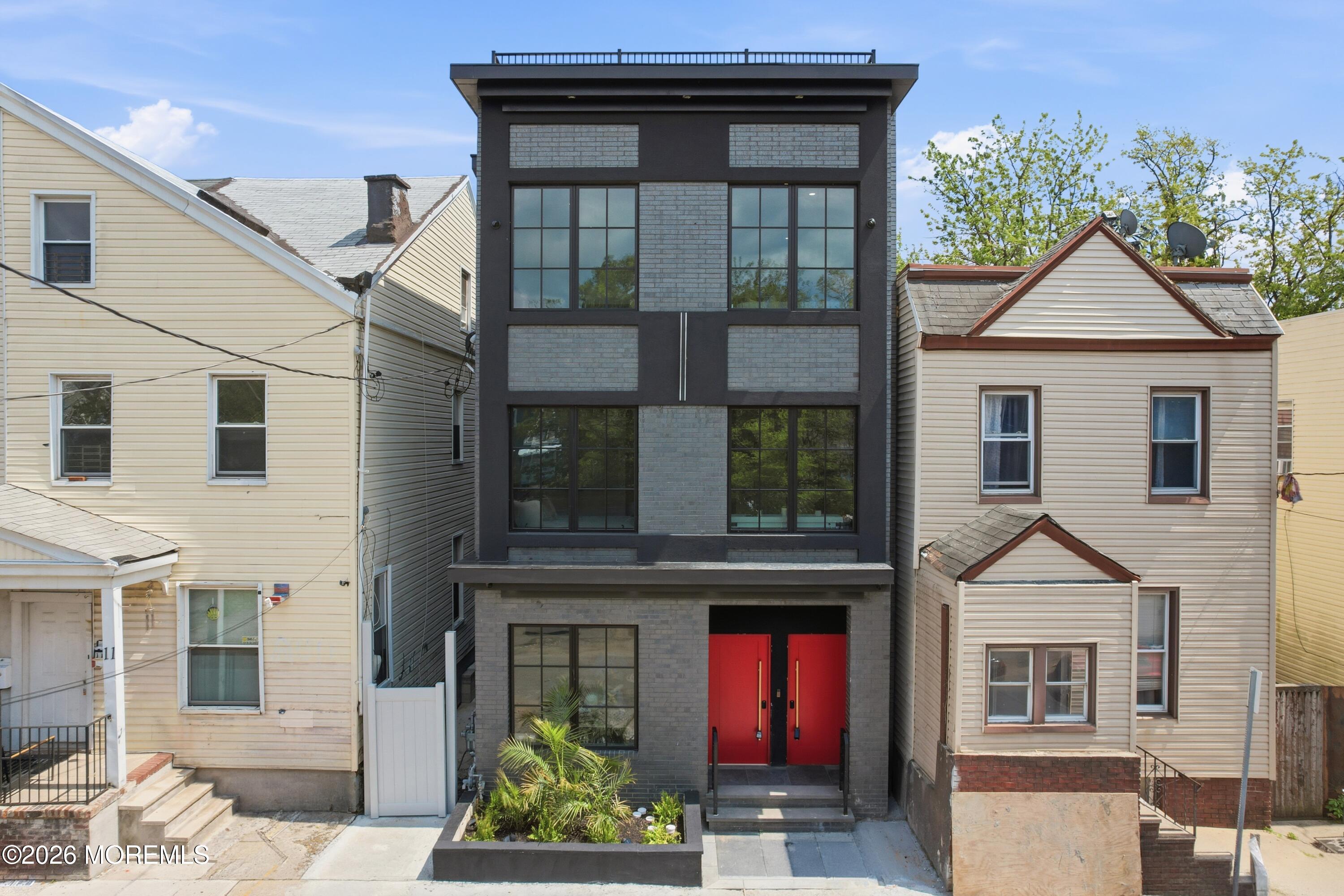 9 Minerva St, Jersey City, NJ 07304
