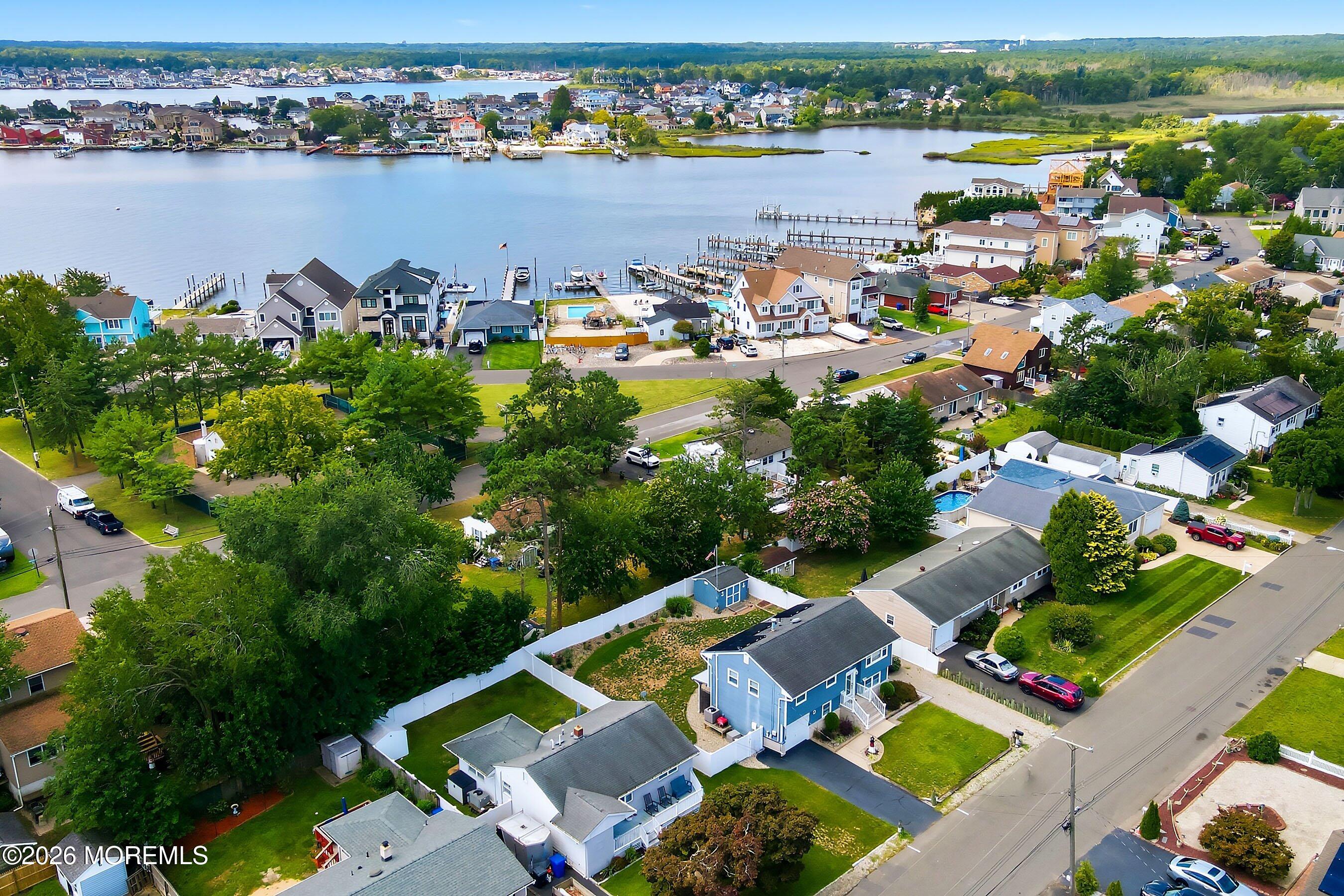 165 Walnut Creek Ln, Toms River, NJ 08753 photo