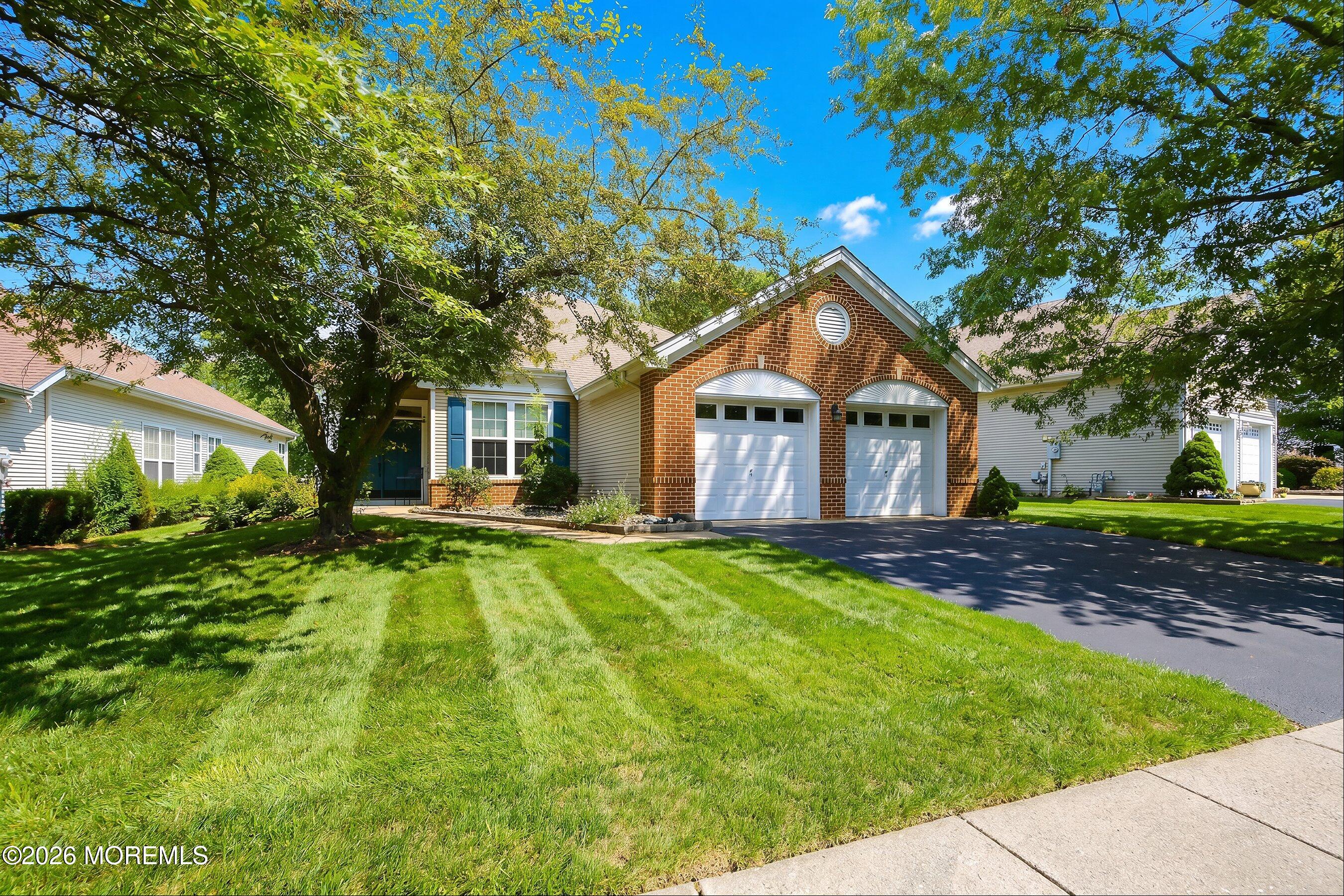 18 Bellflower Dr, Lakewood, NJ 08701 photo