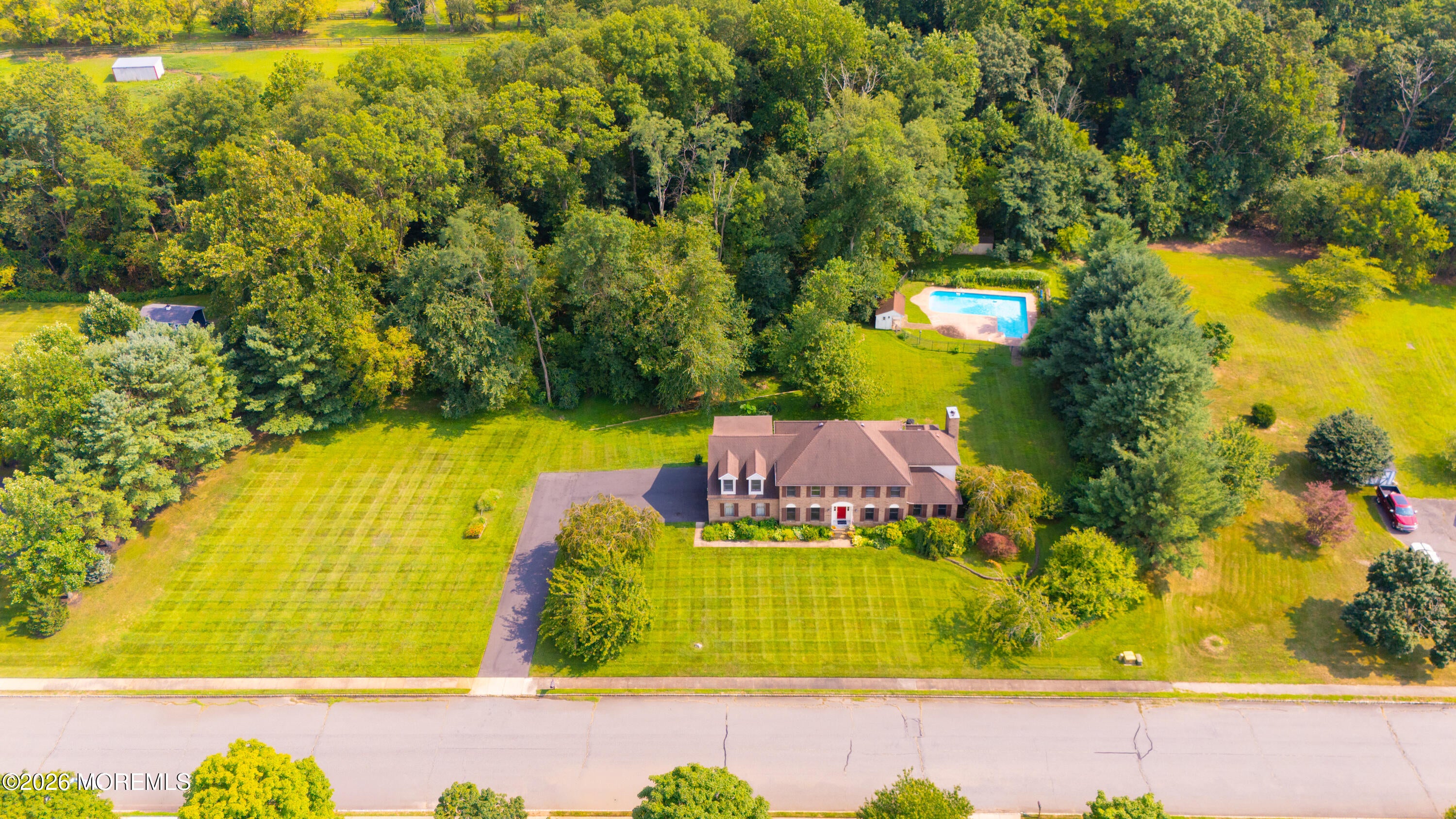 9 Stacy Dr, Cream Ridge, NJ 08514