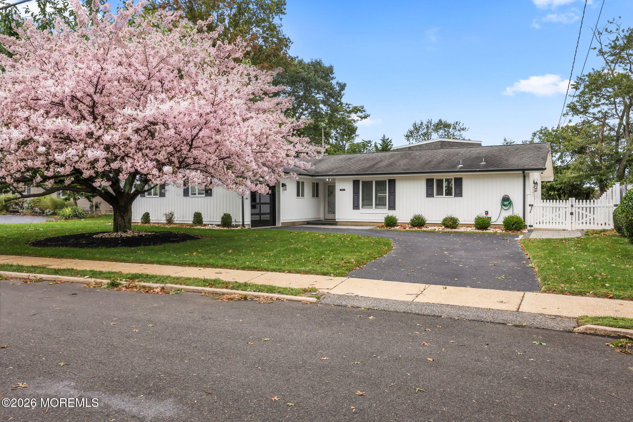 20 Middle Ln, Long Branch, NJ 07740
