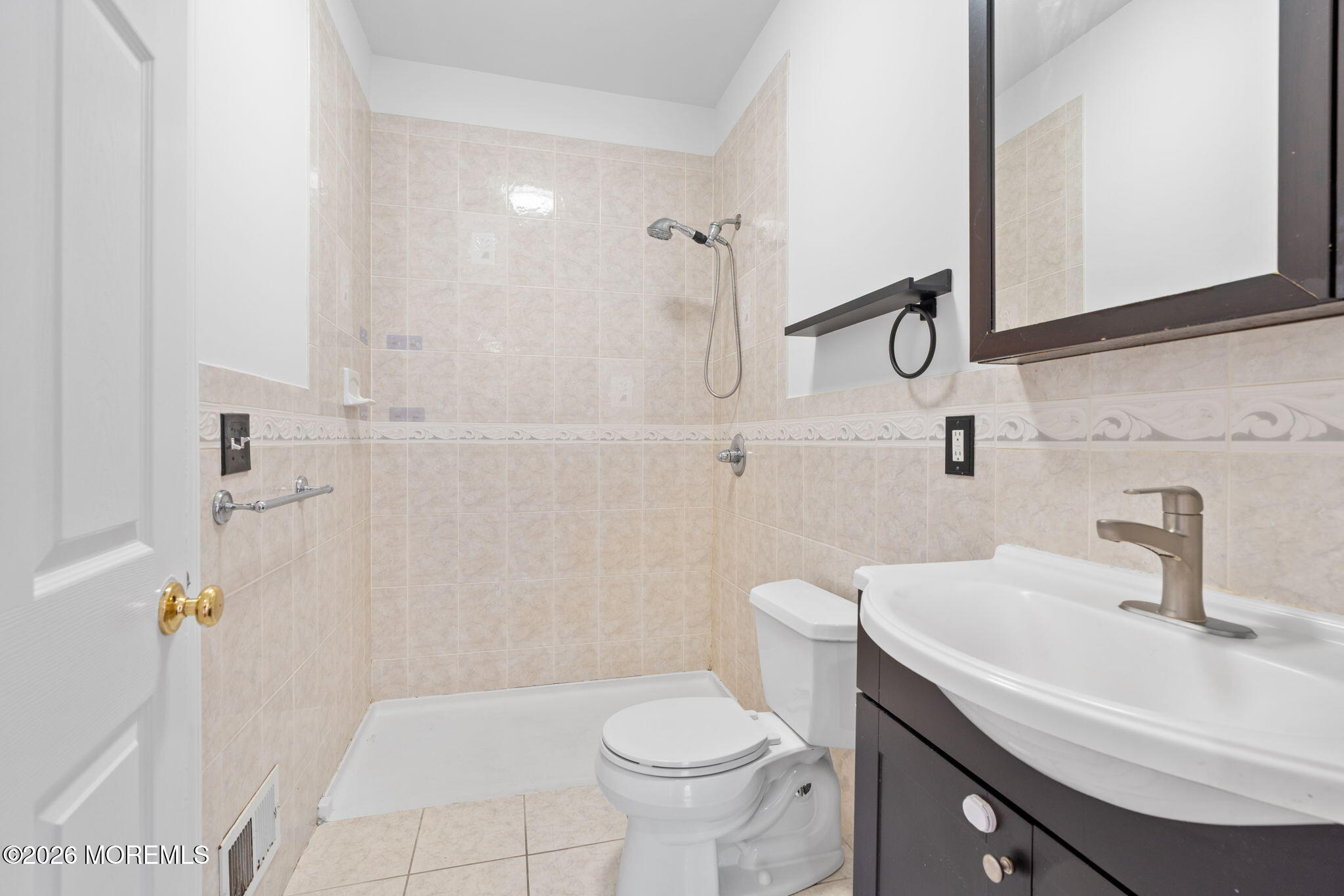108 Nutmeg Rd, Aberdeen, NJ 07747 photo
