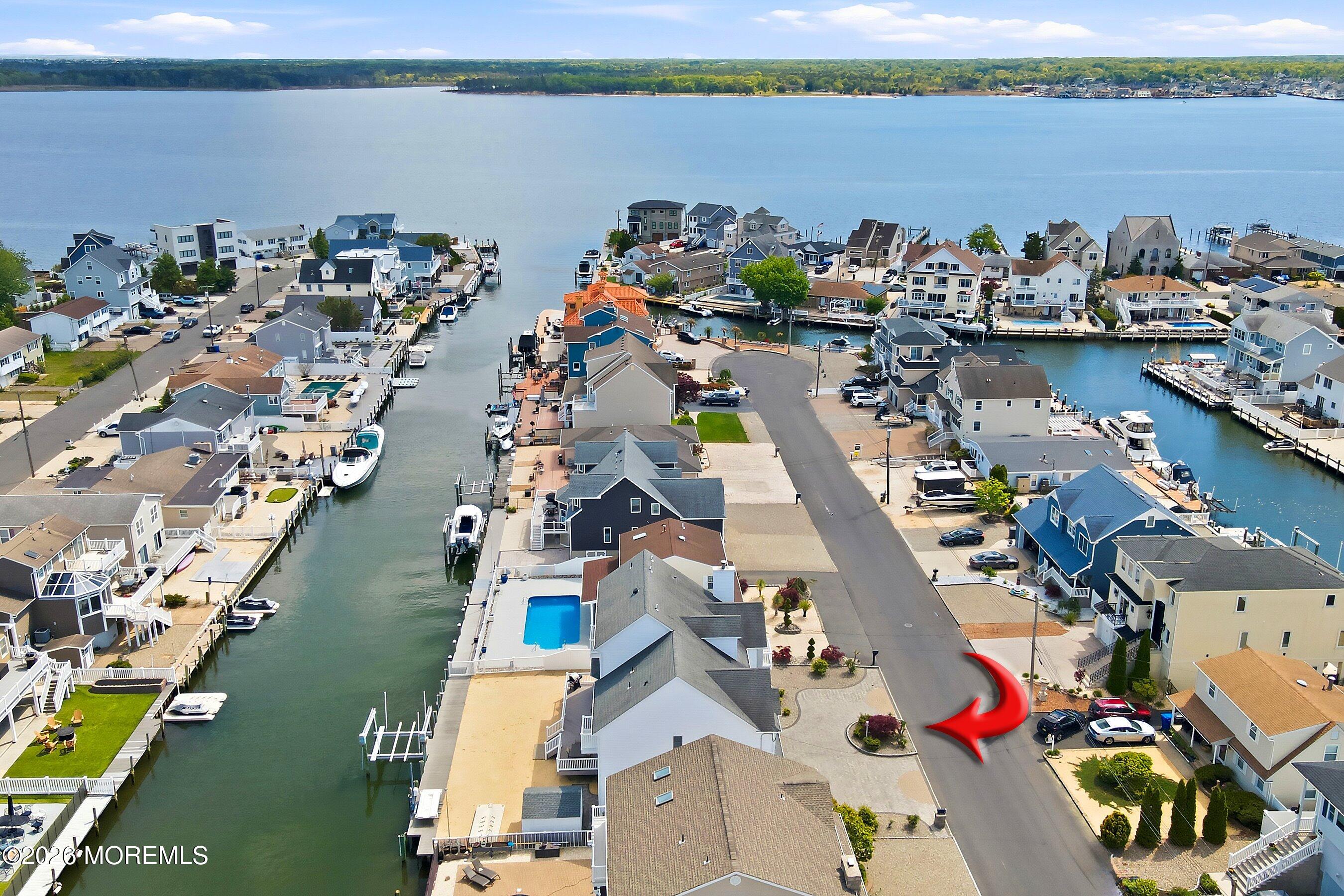 17 Lagoon Dr, Toms River, NJ 08753