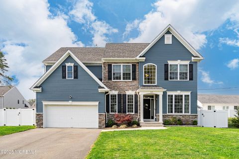 Single Family Residence in Toms River NJ 925 Englemere Boulevard.jpg