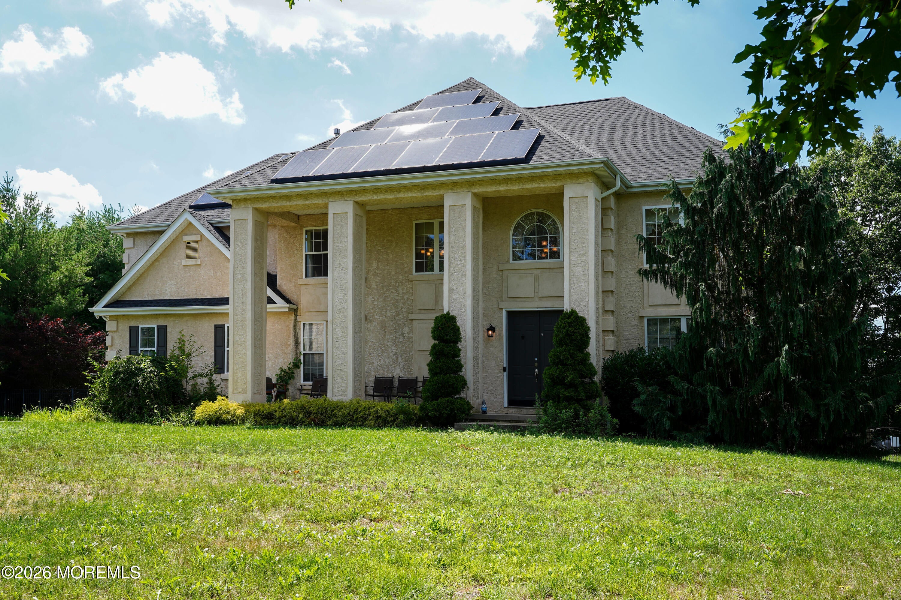 2 Stonehenge Ct, Jackson, NJ 08527