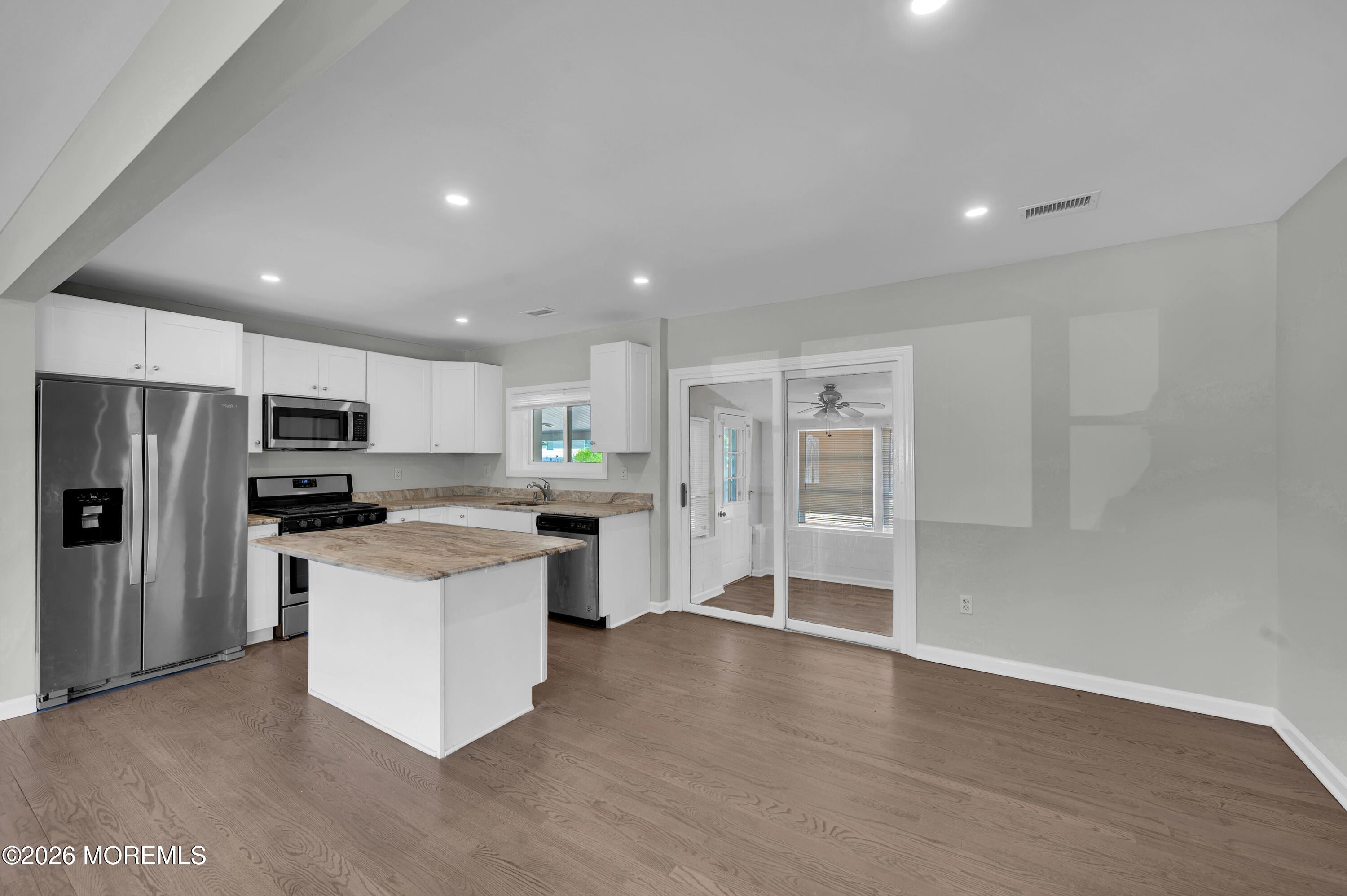 332 Beach Ave, Beachwood, NJ 08722 photo