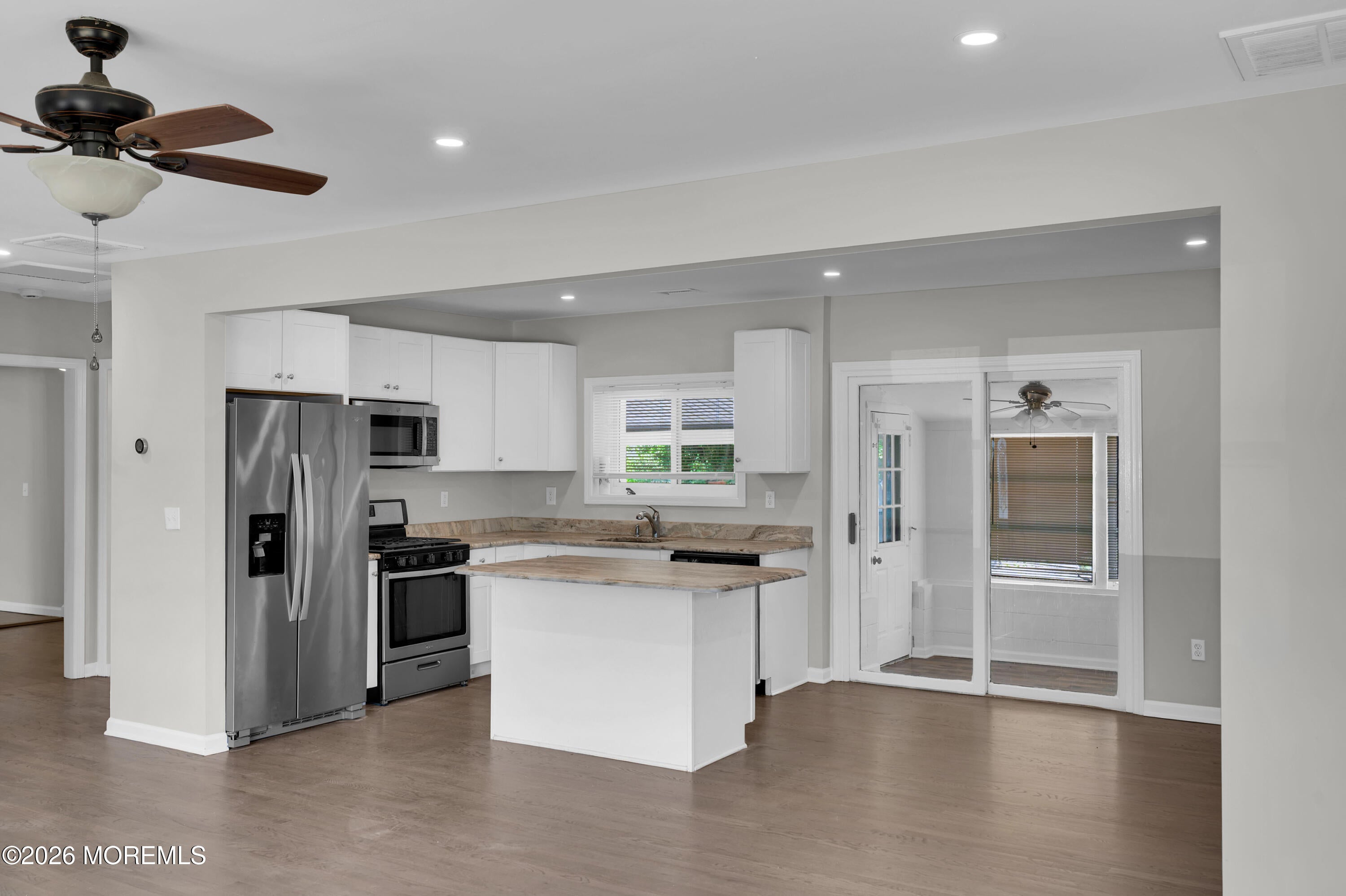 332 Beach Ave, Beachwood, NJ 08722 photo