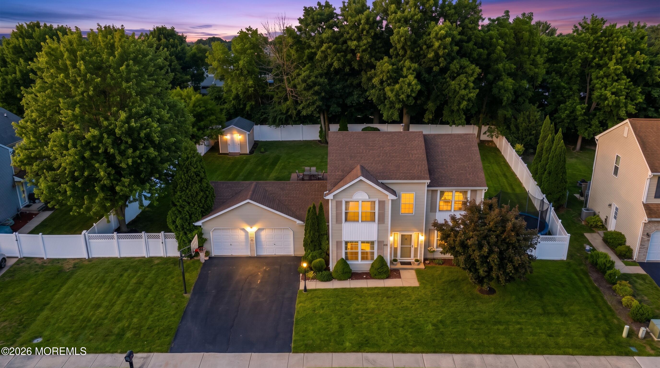 10 Shadow Ridge Ct, Howell, NJ 07731