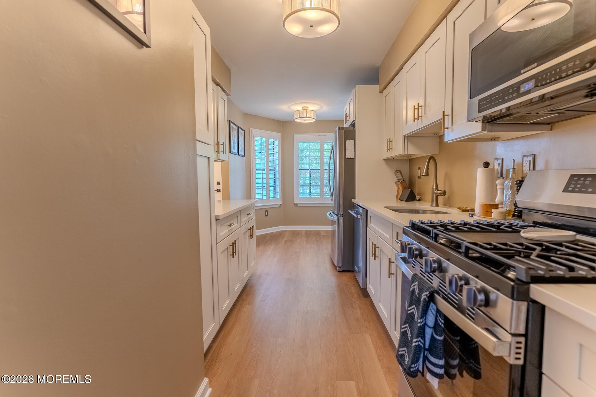 33 Farragut Sq, Freehold, NJ 07728 photo