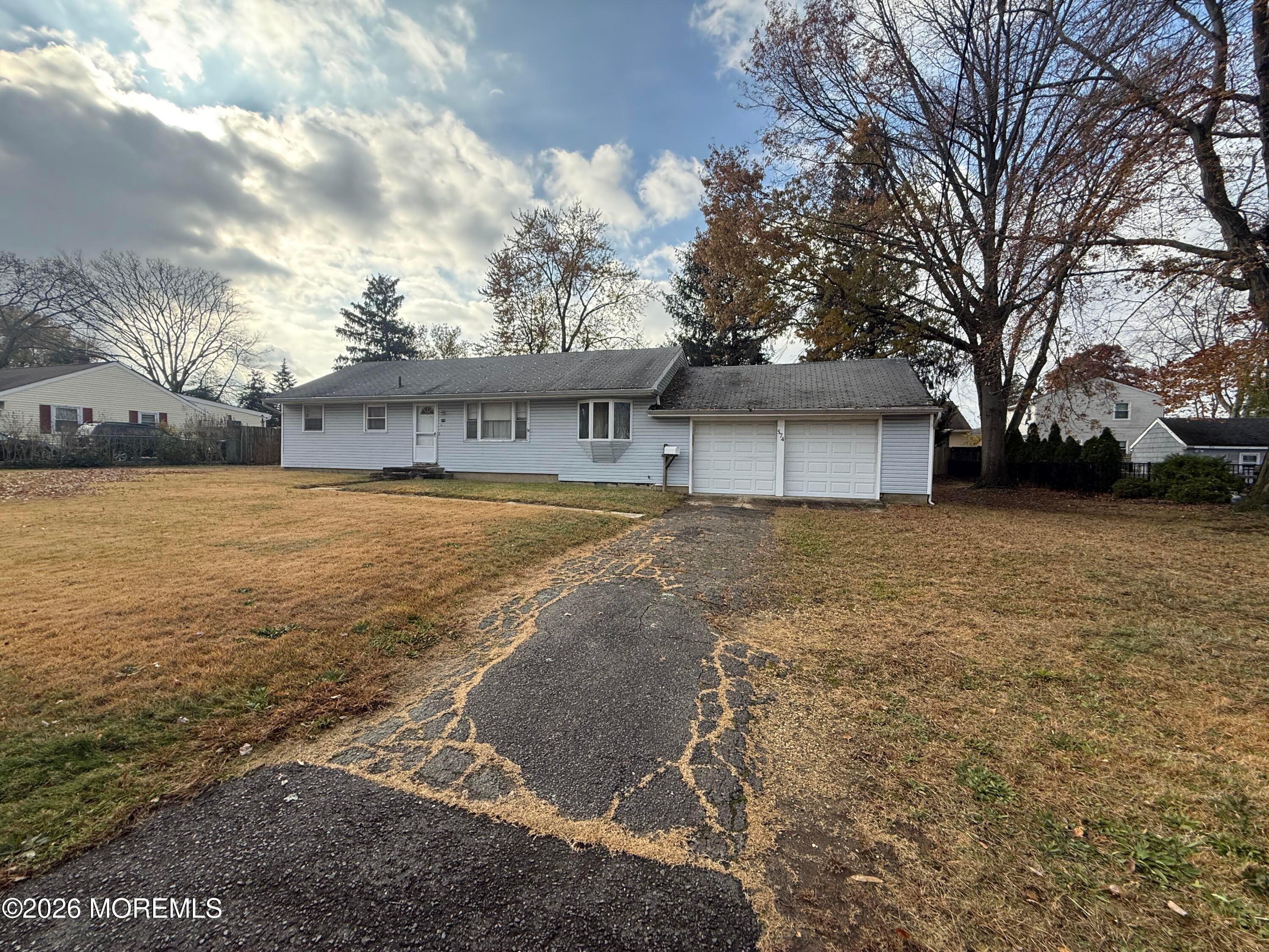 574 Hopping Rd, Belford, NJ 07718