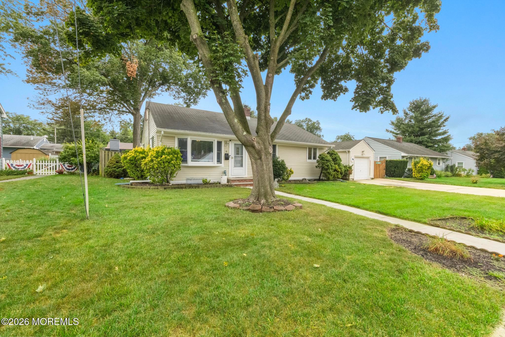8 Meadowbrook Ave, Eatontown, NJ 07724