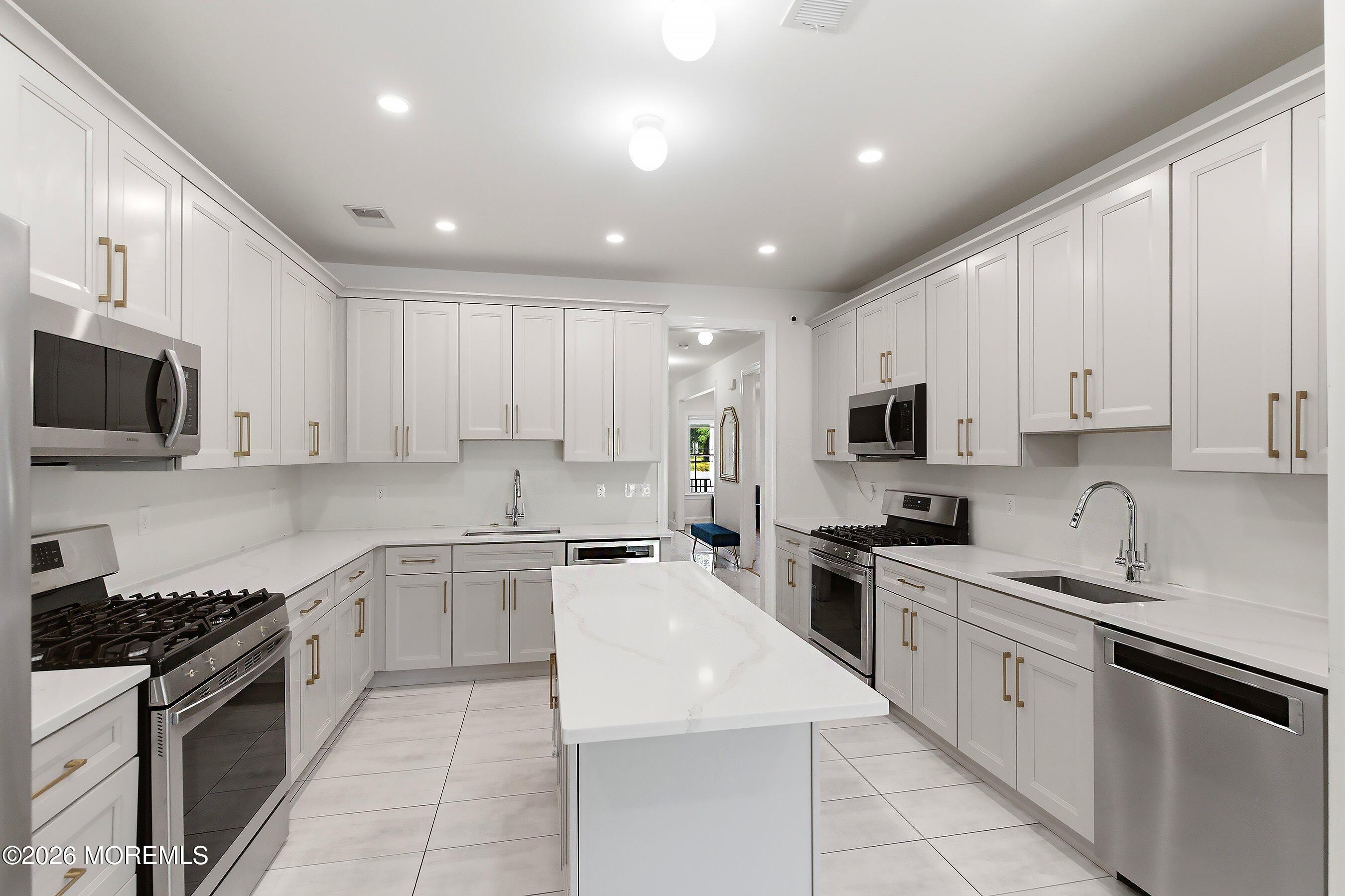 123 N Zinfandel Rd, Lakewood, NJ 08701 photo