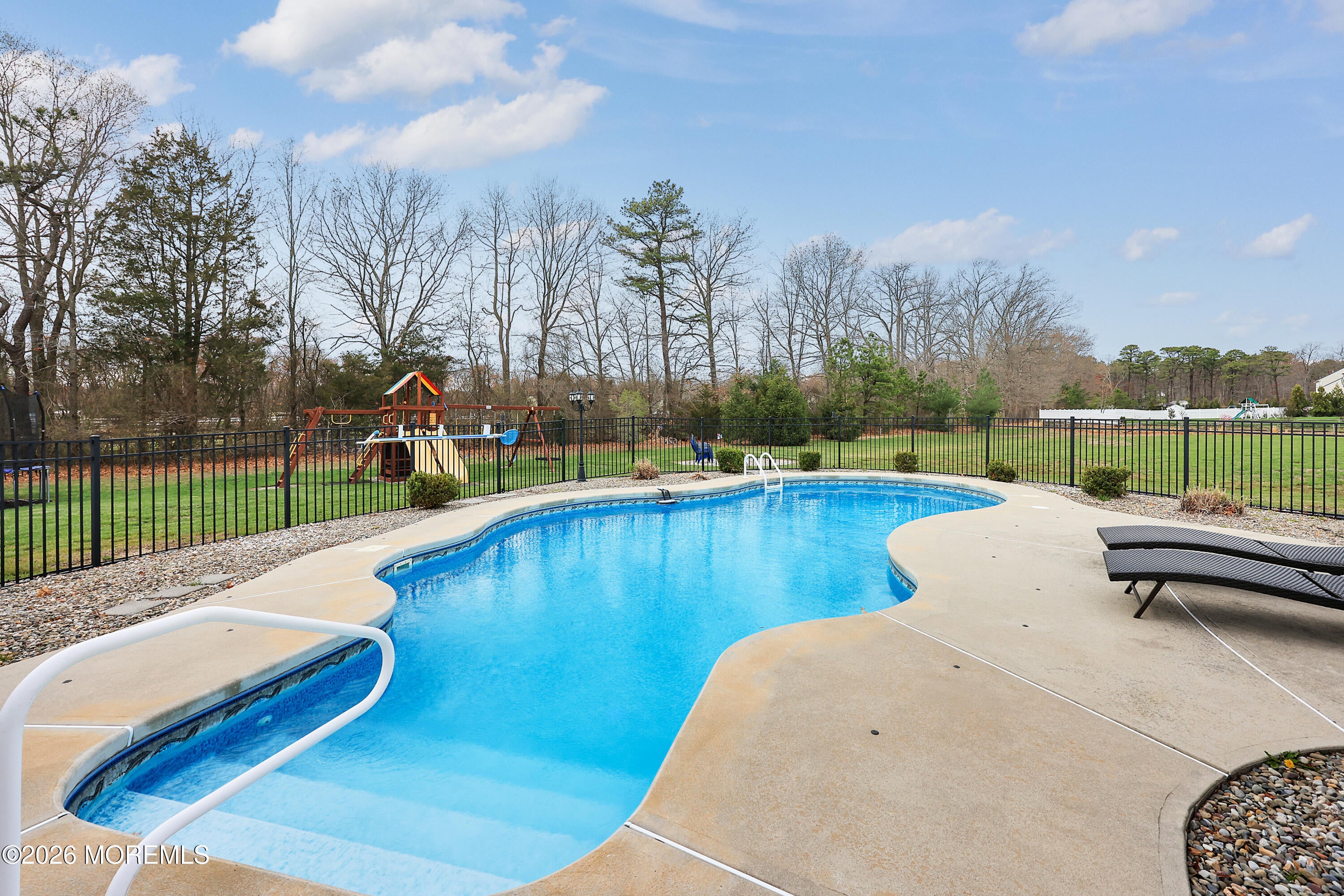 10 Colliers Ct, Jackson, NJ 08527