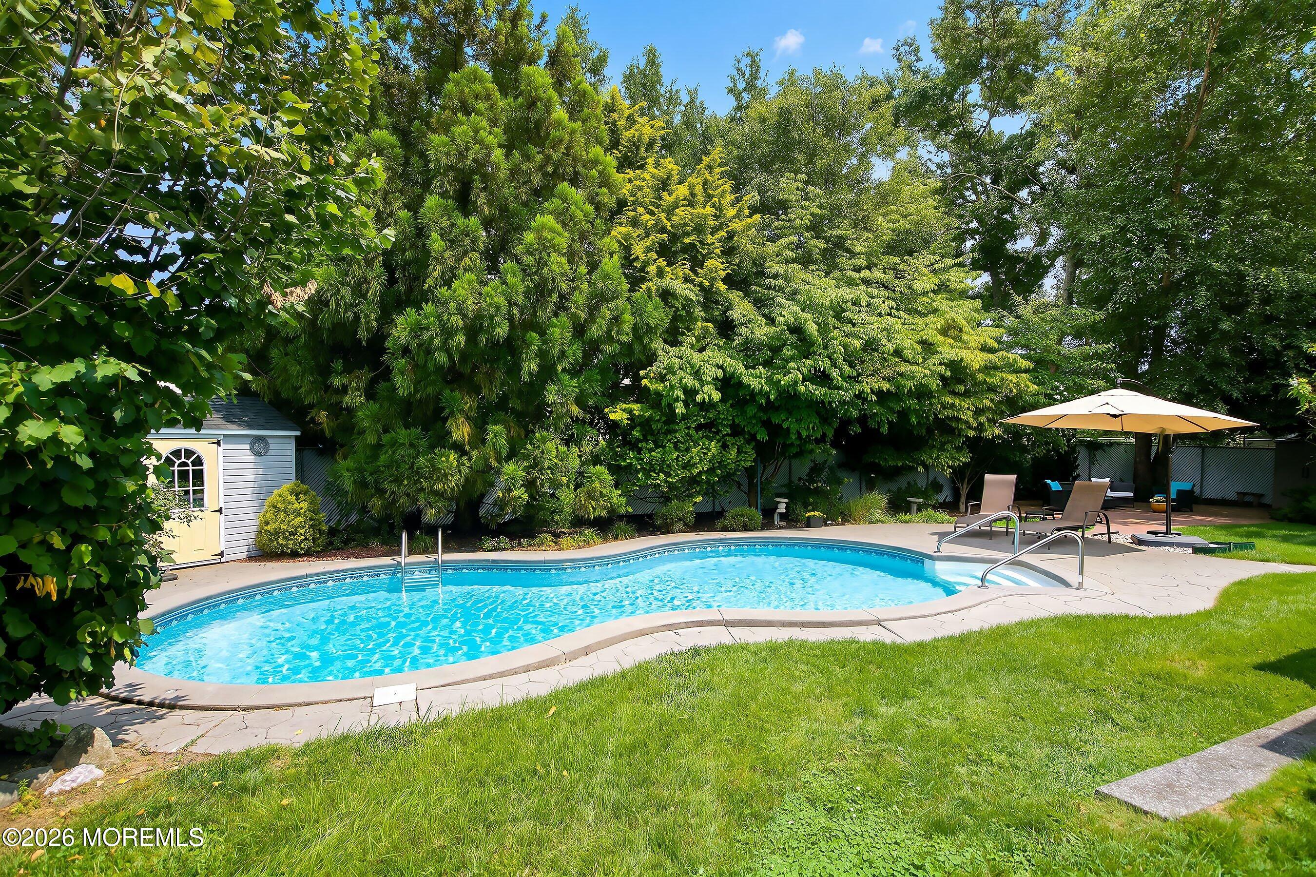 8 Carrie Dr, Howell, NJ 07731 photo