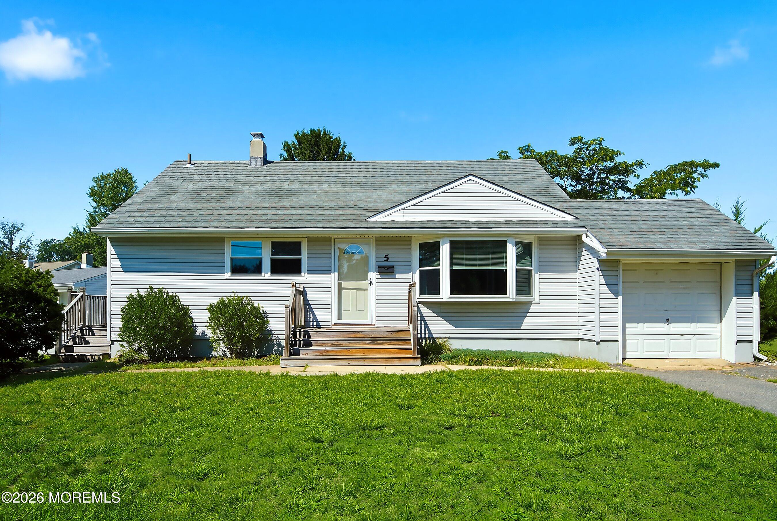 5 Peach Dr, Hazlet, NJ 07730