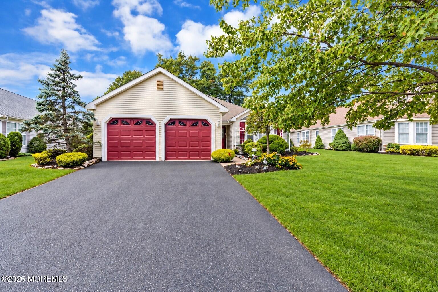 87 Skyline Dr, Lakewood, NJ 08701