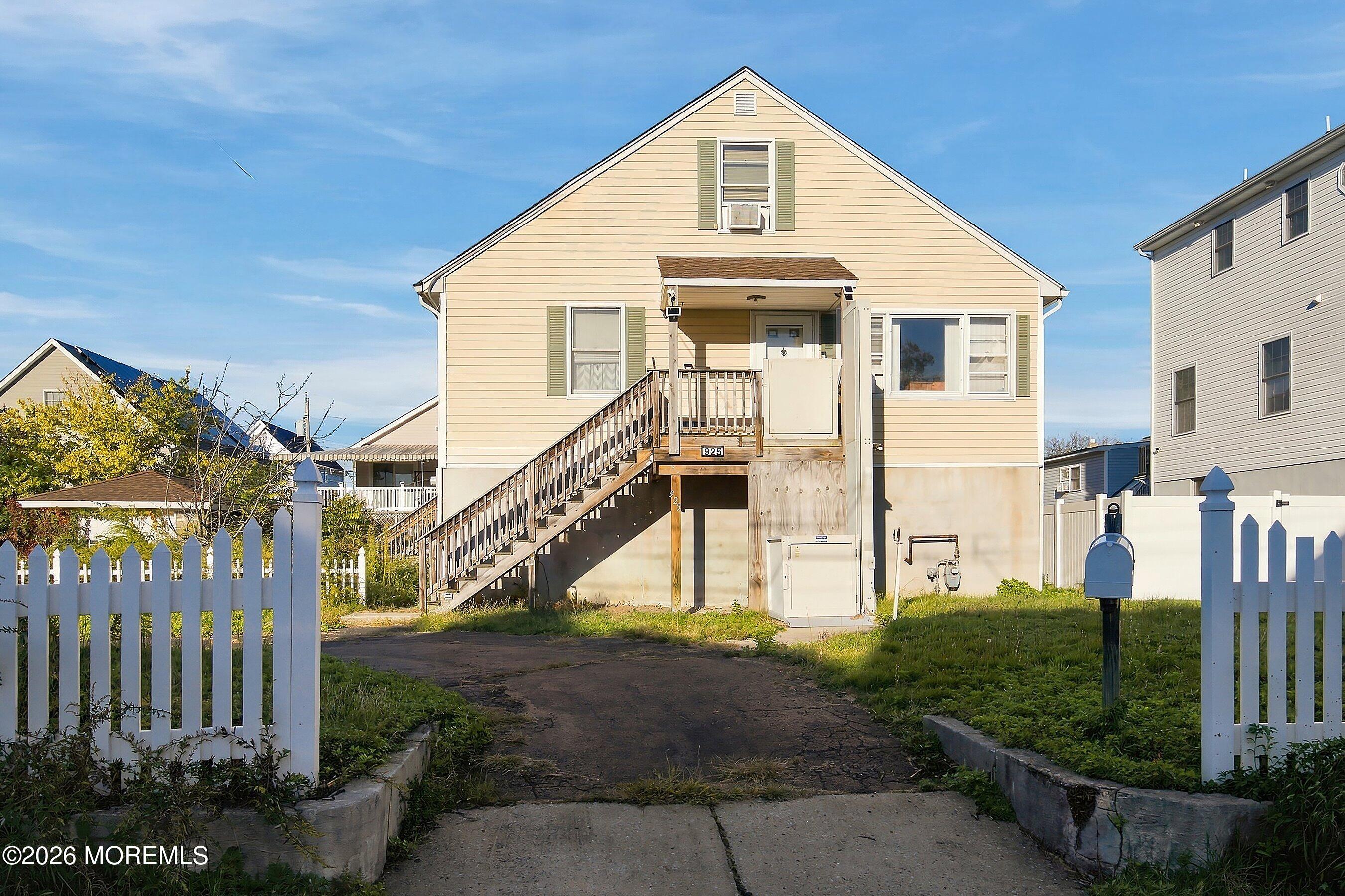 925 6th St, Union Beach, NJ 07735