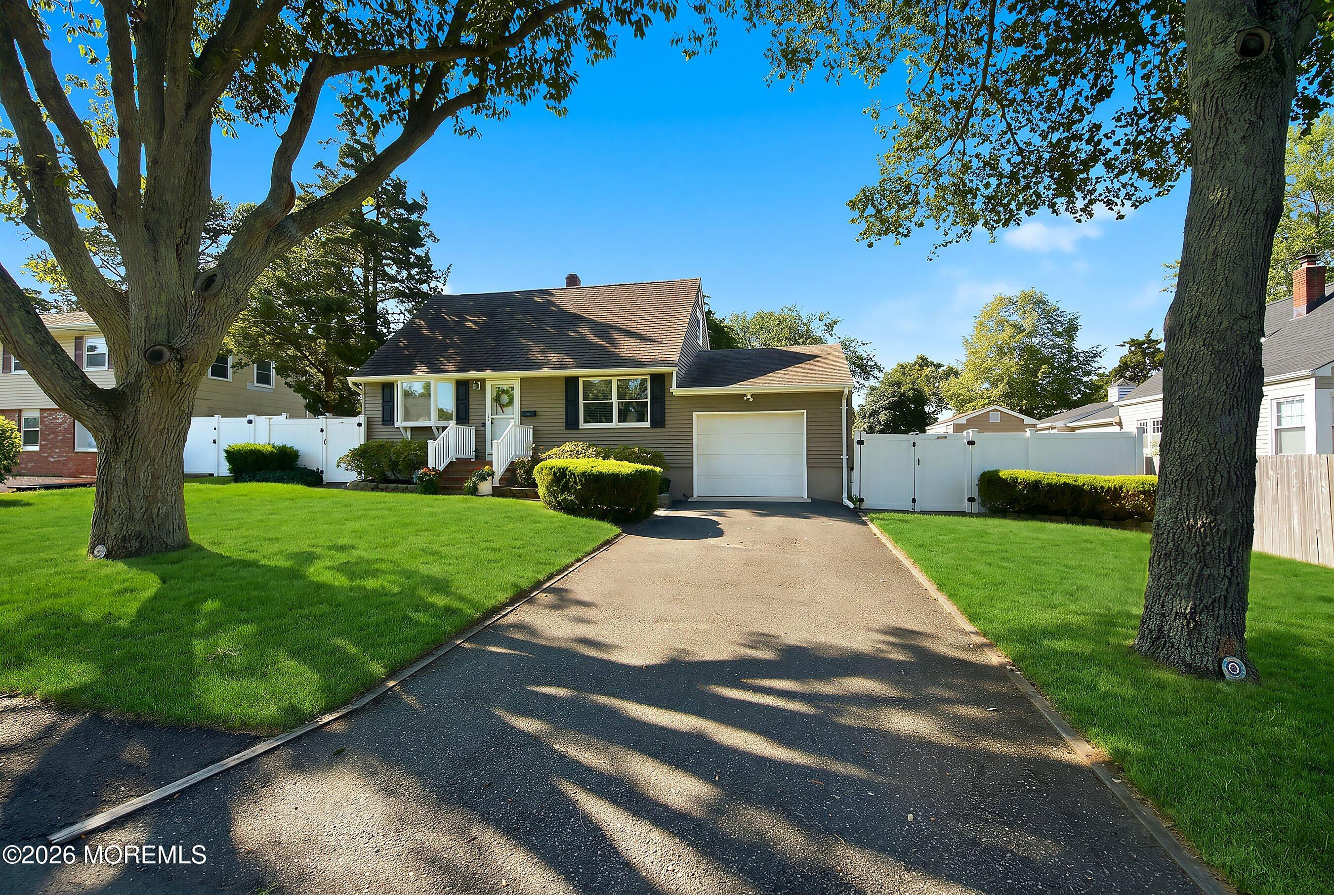 1 Fairway Dr, Toms River, NJ 08753